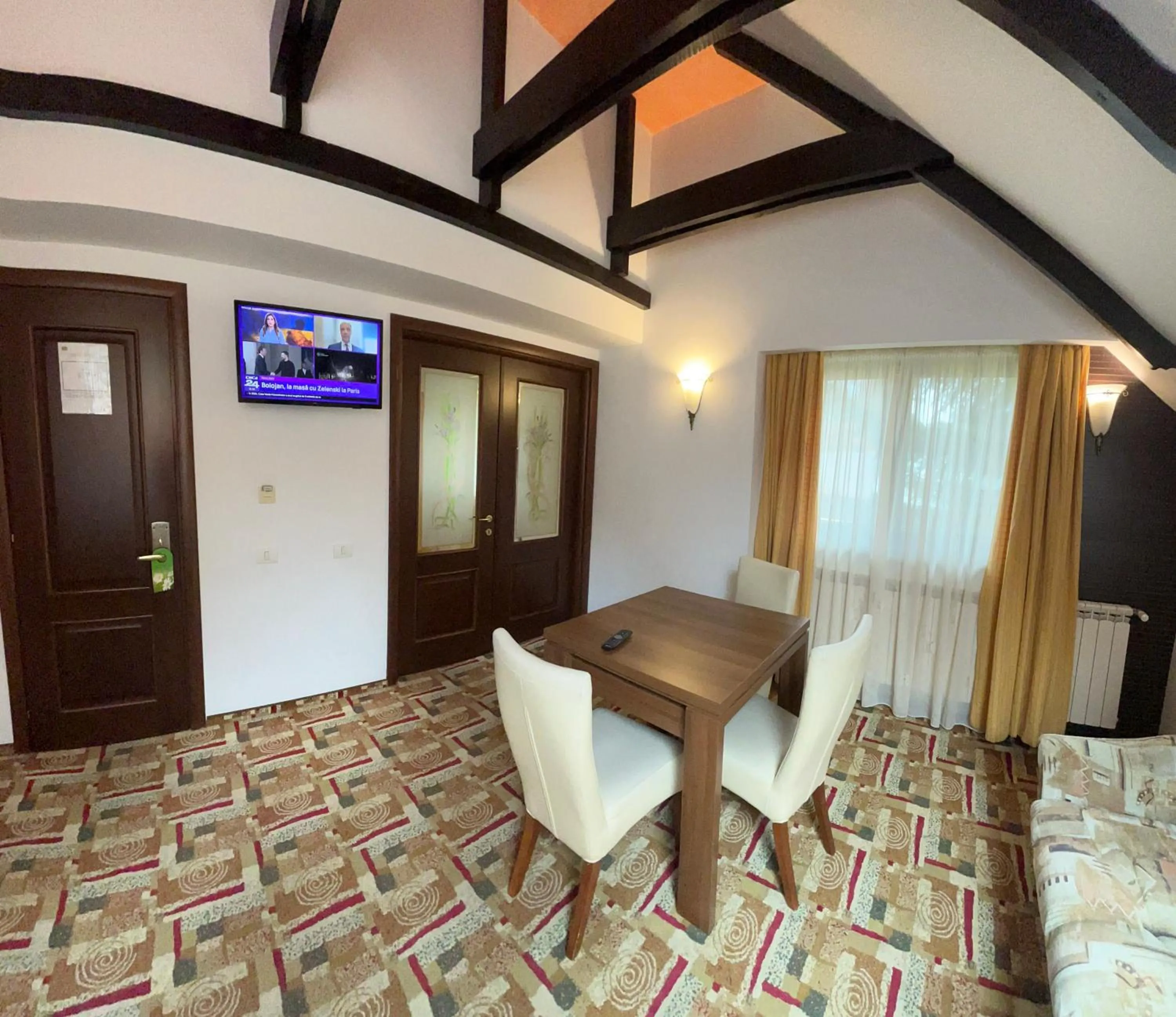 TV and multimedia in Casa Iris-Hotel & Restaurant