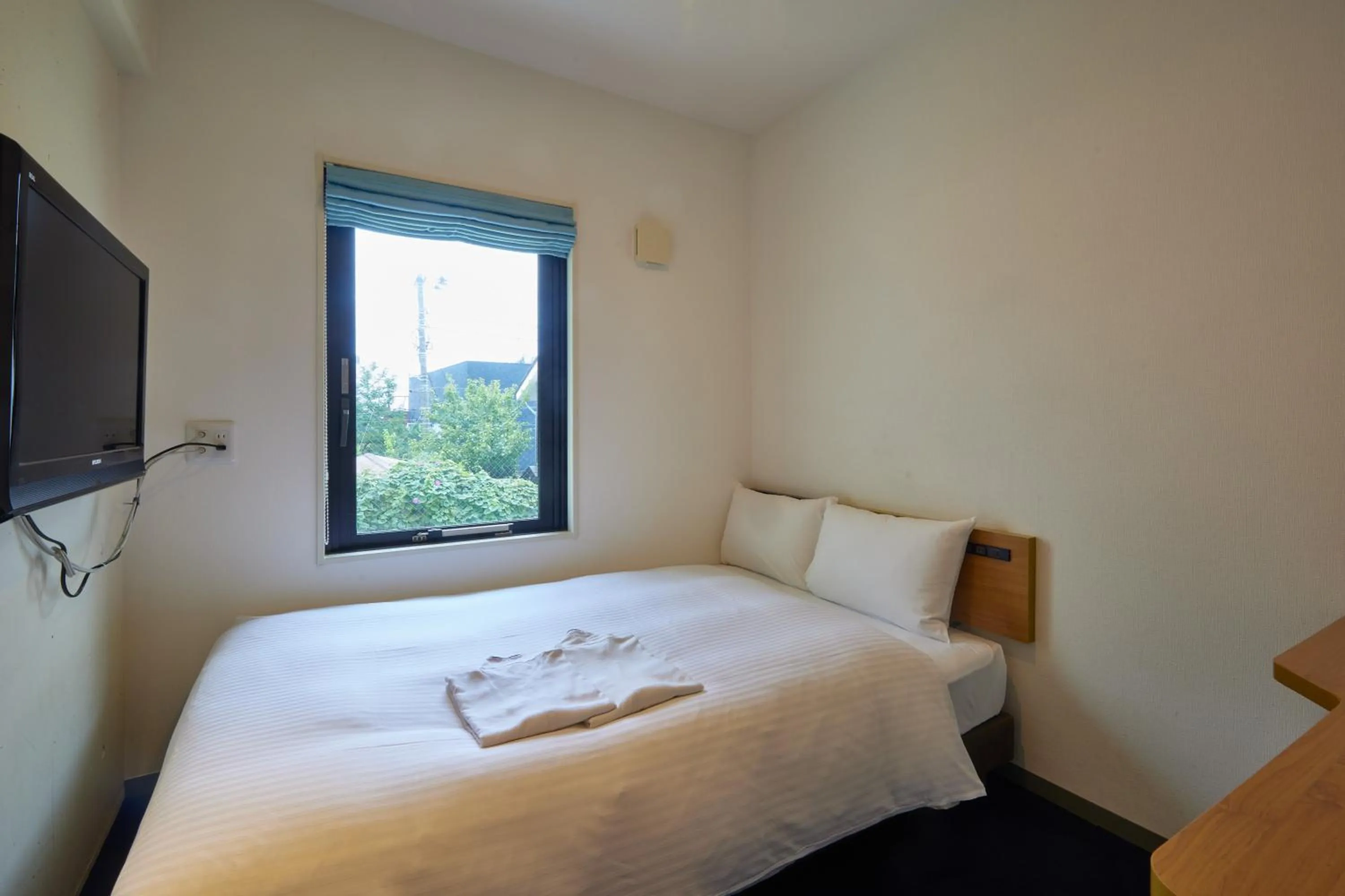 Photo of the whole room, Bed in 8 Hotel Shonan Fujisawa
