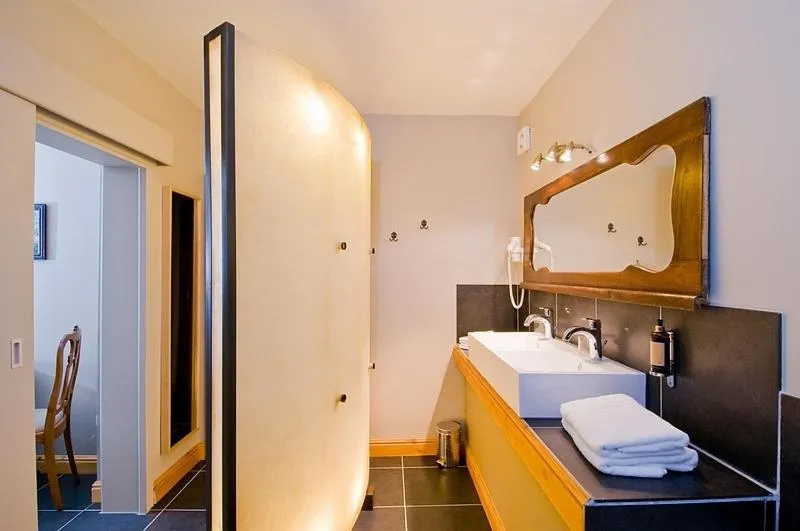 Bathroom, Bed in Het Pachthof