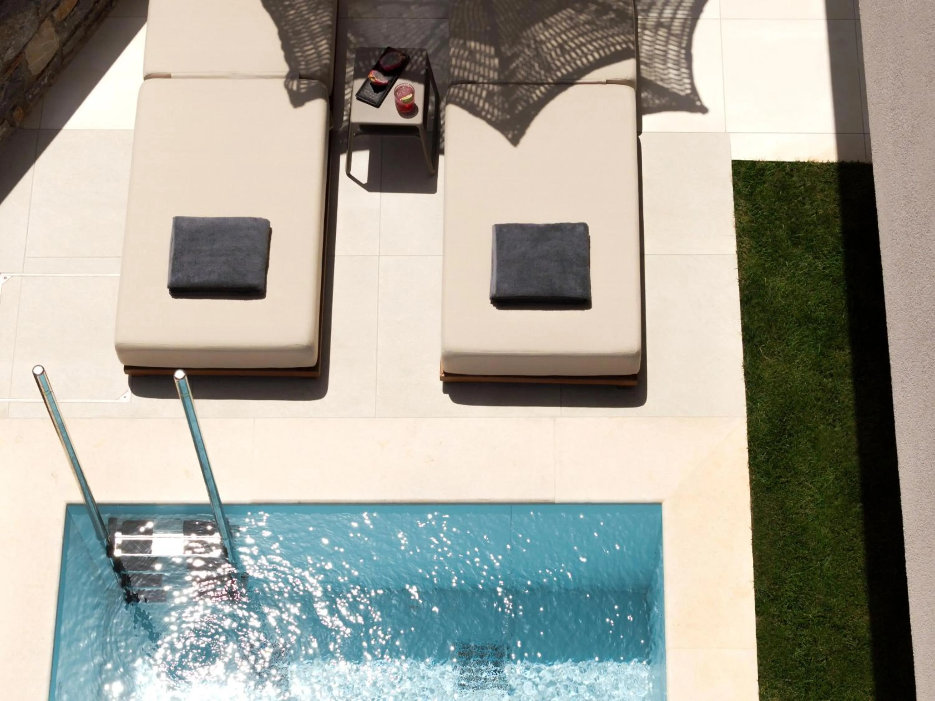 Swimming pool in High Beach White - Adults Only