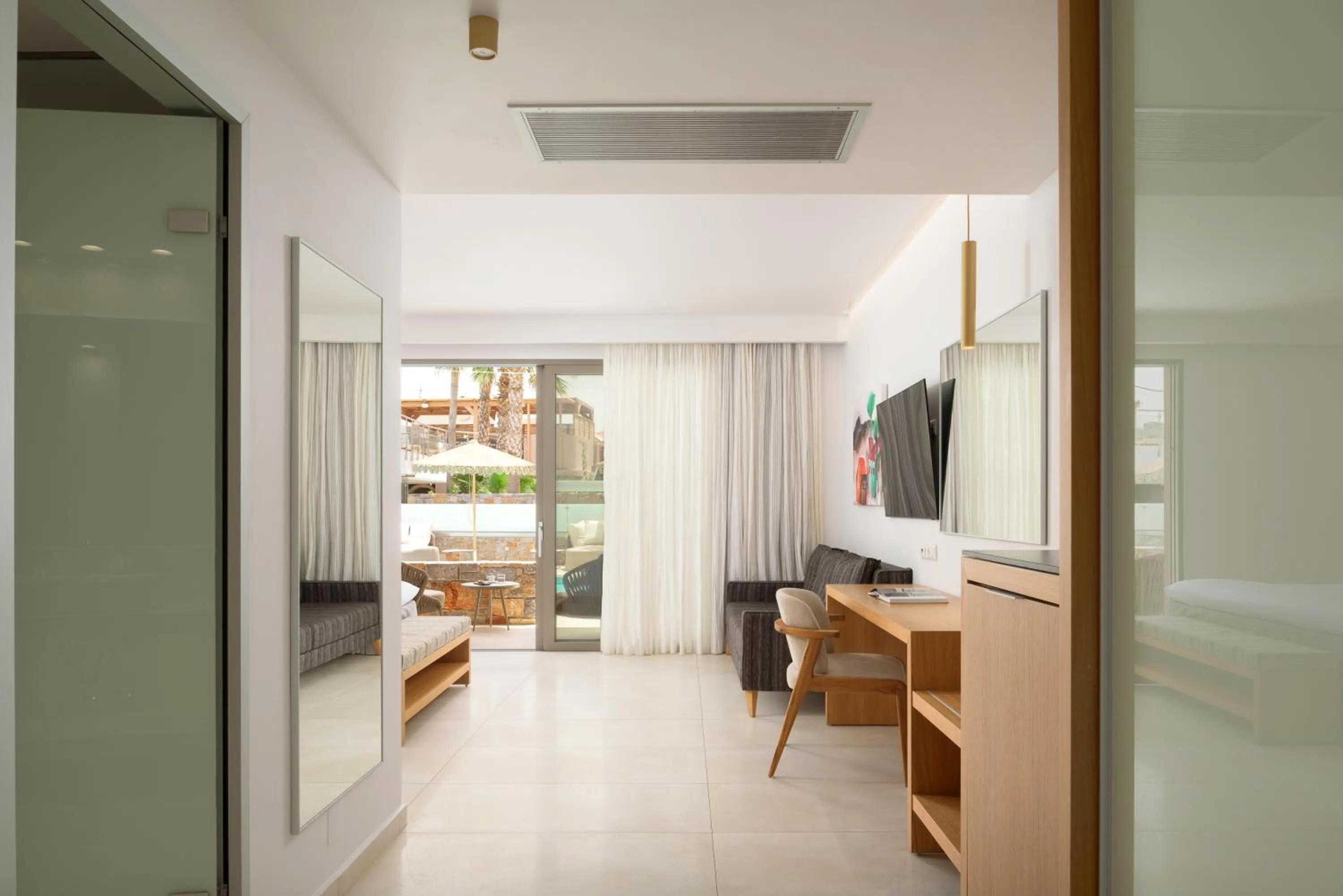 Photo of the whole room in High Beach White - Adults Only