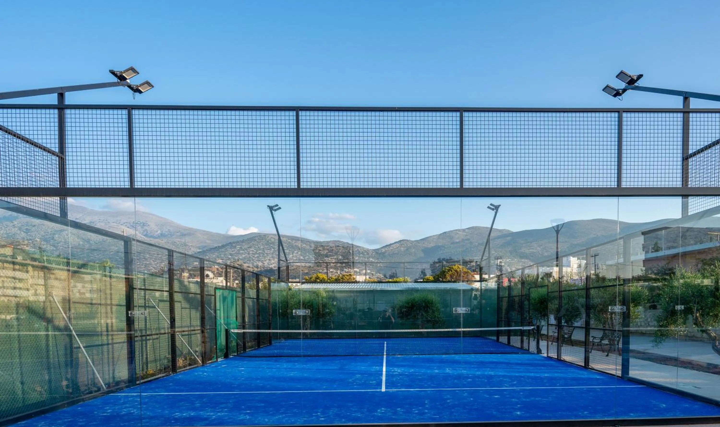 Tennis court in High Beach White - Adults Only