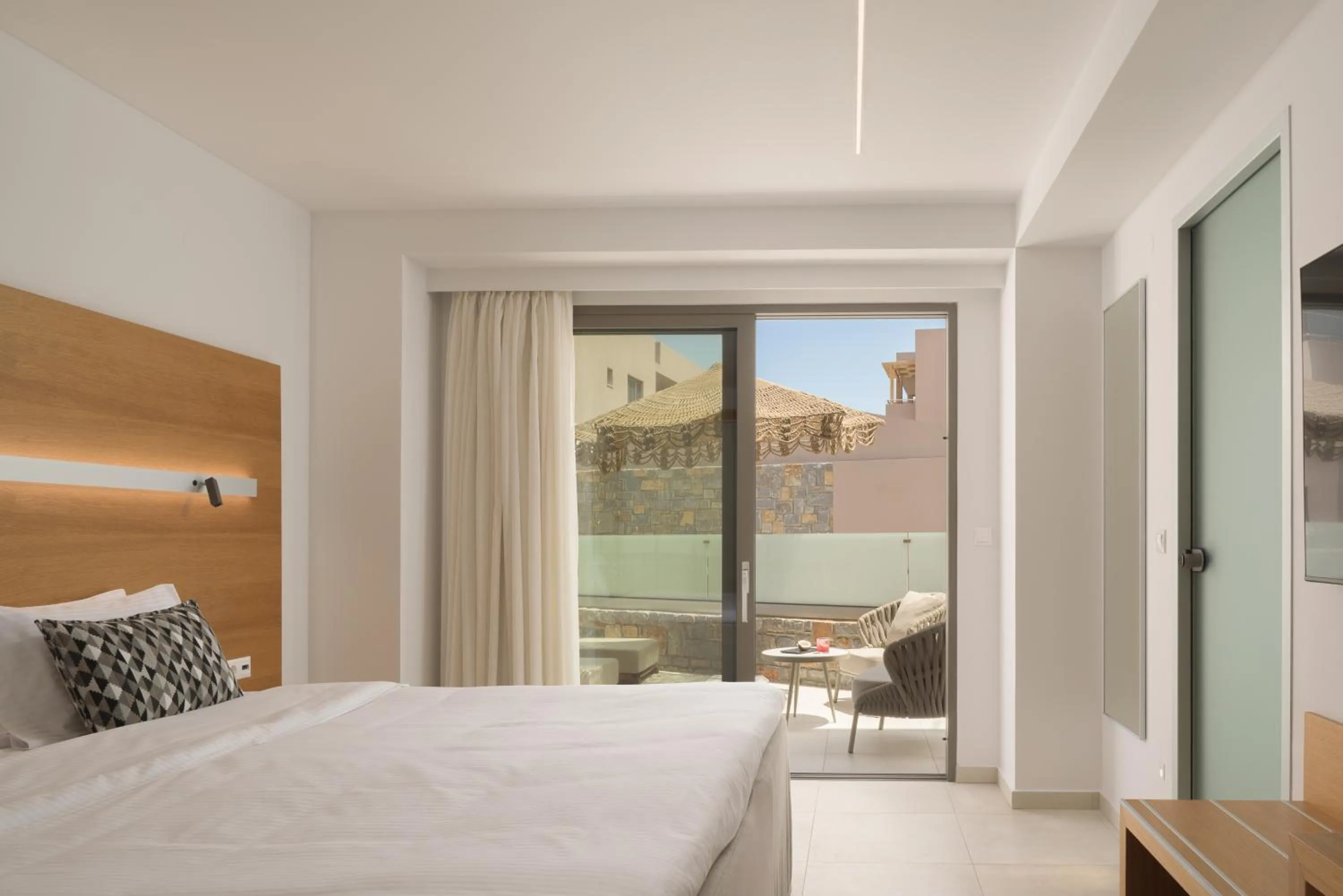 Bed in High Beach White - Adults Only