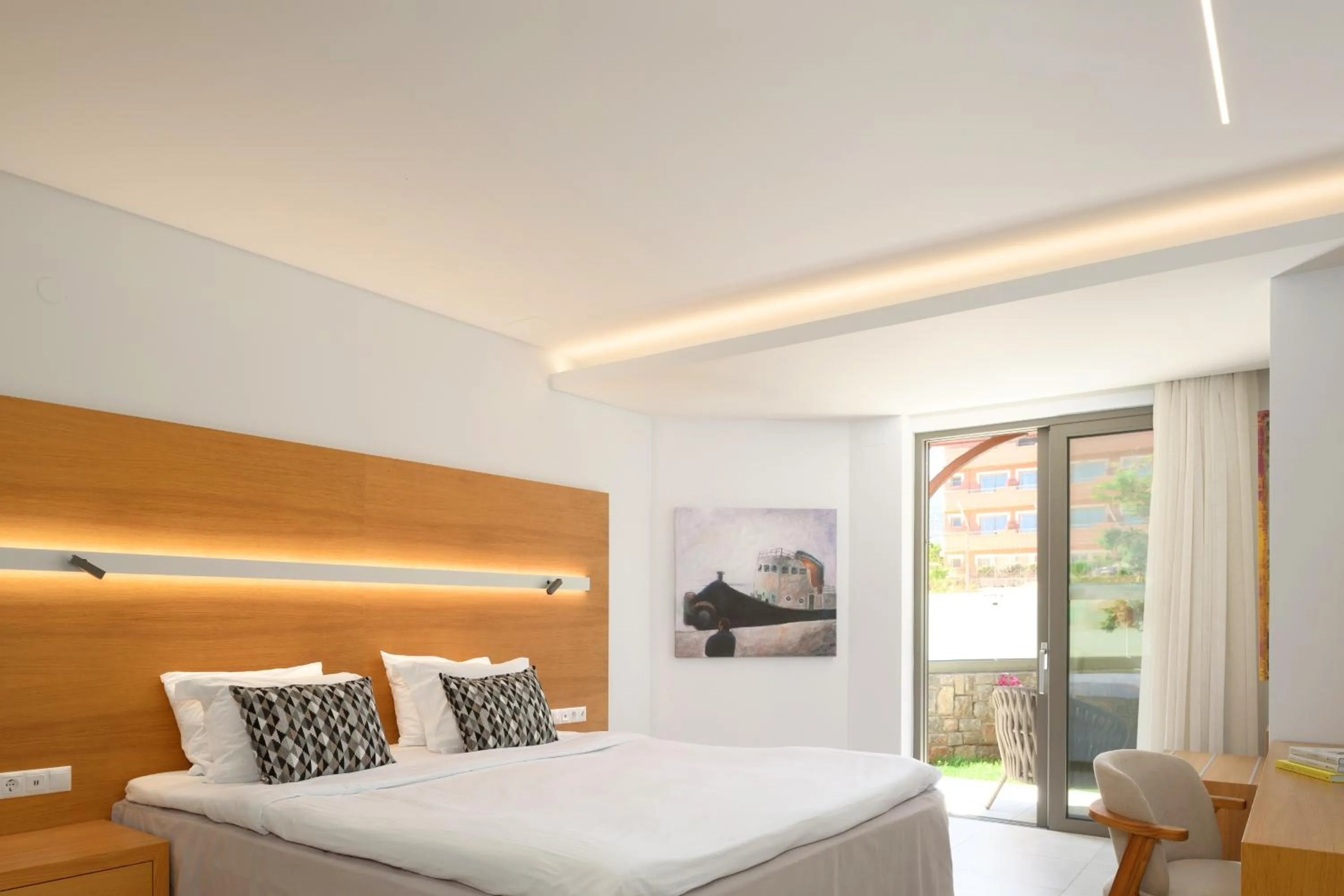 Bed in High Beach White - Adults Only