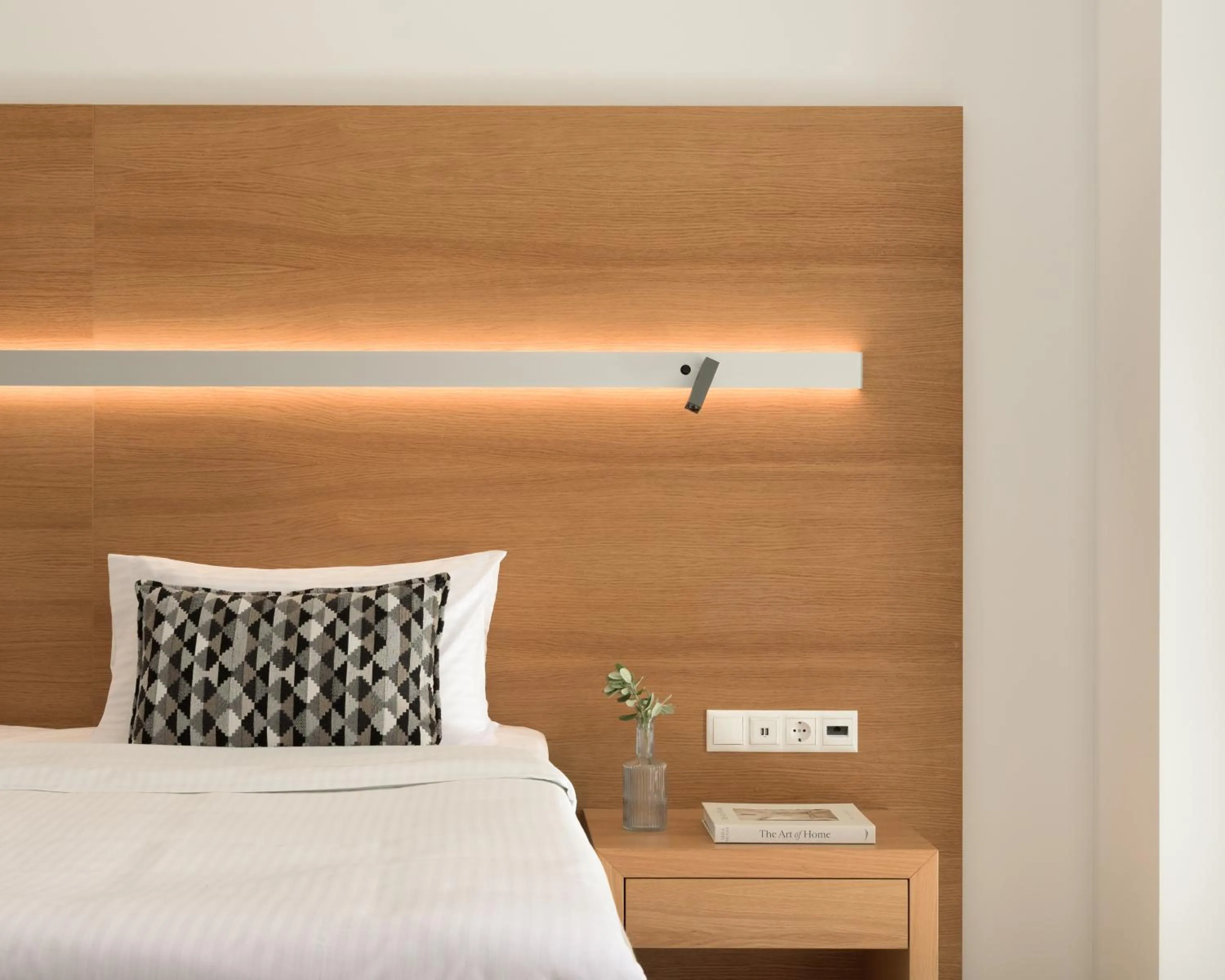 Bed in High Beach White - Adults Only