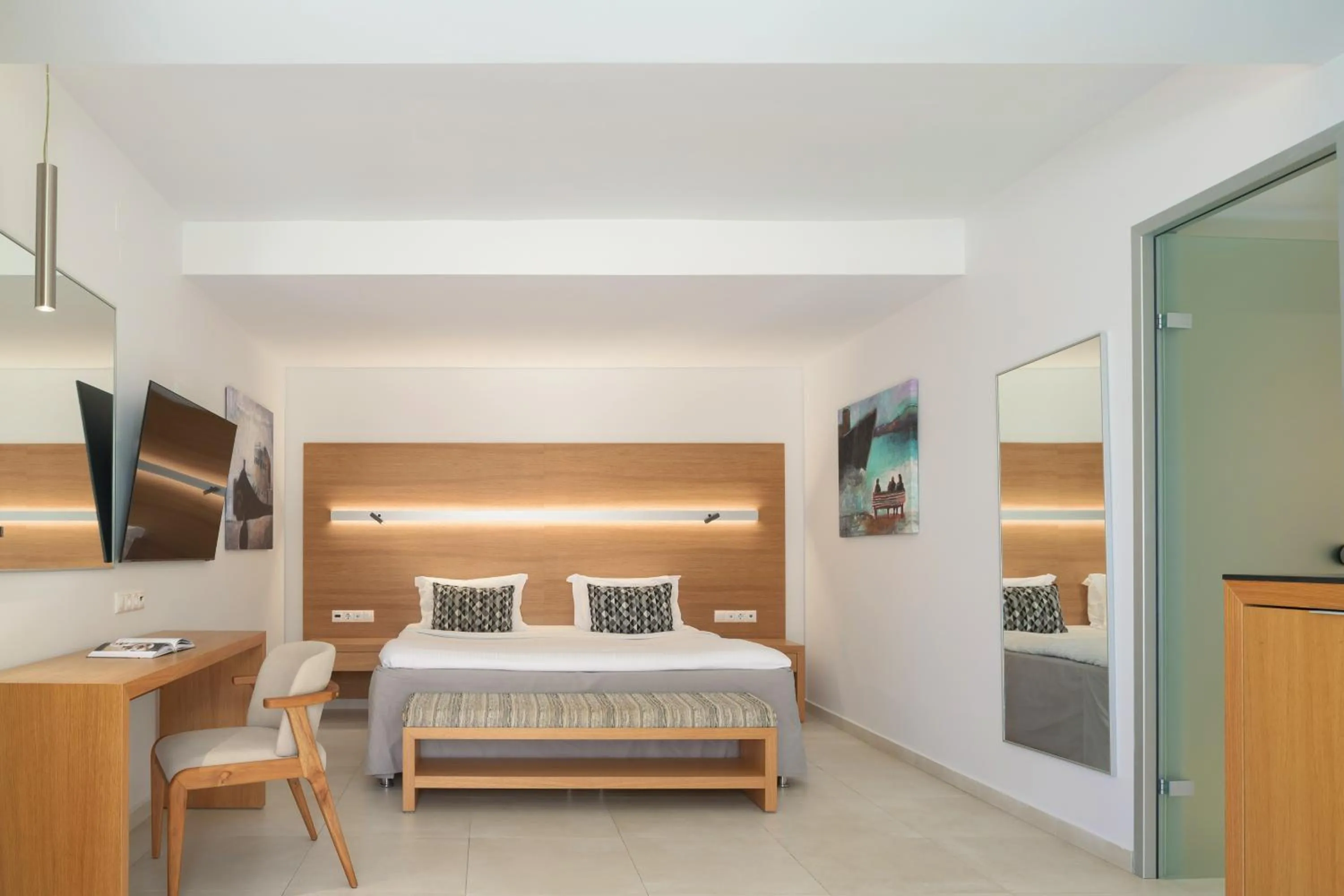 Photo of the whole room, Bed in High Beach White - Adults Only