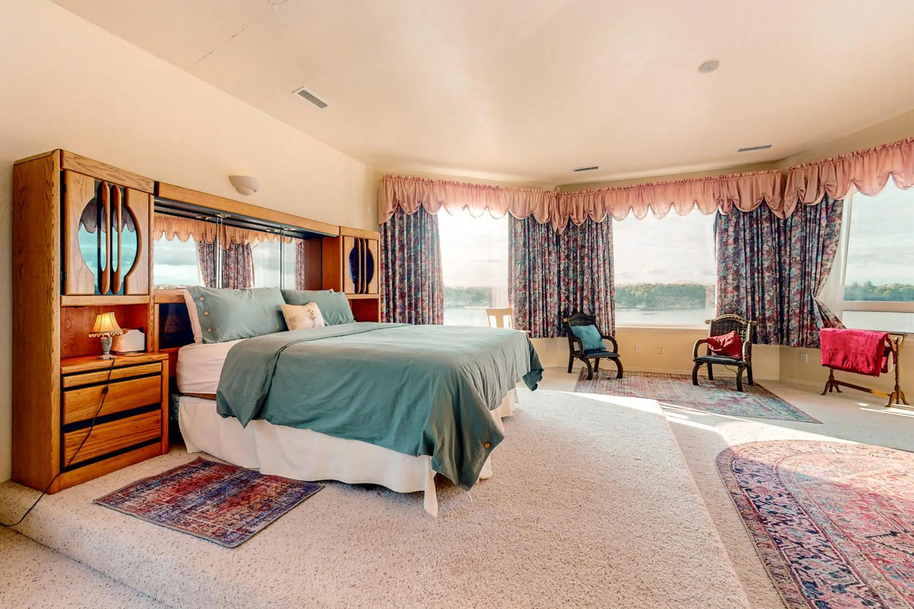 Bed in Riverfront Estate