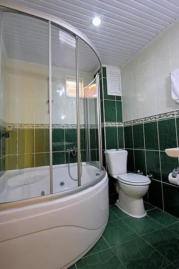 Hot Tub in Mandalinn Hotel