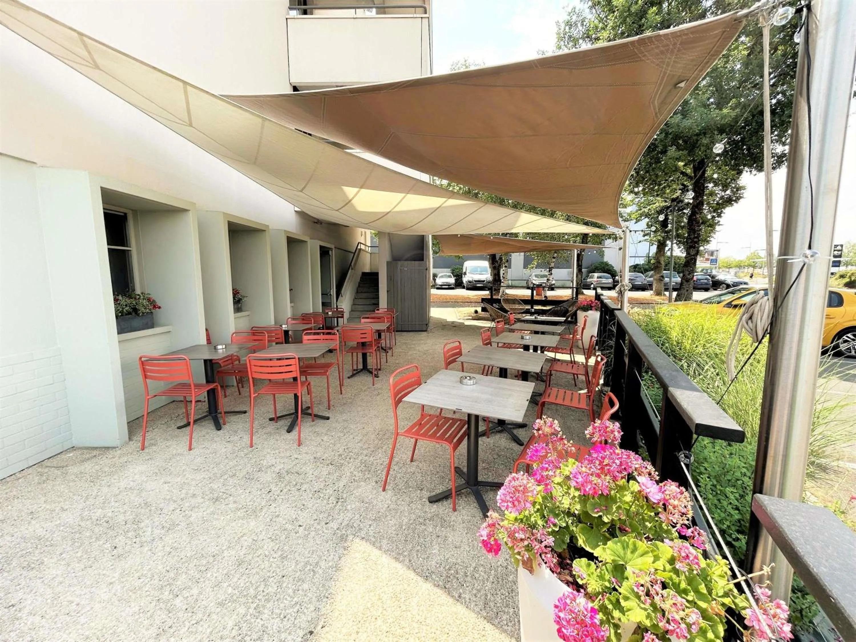 Restaurant/places to eat in ibis Poitiers Sud