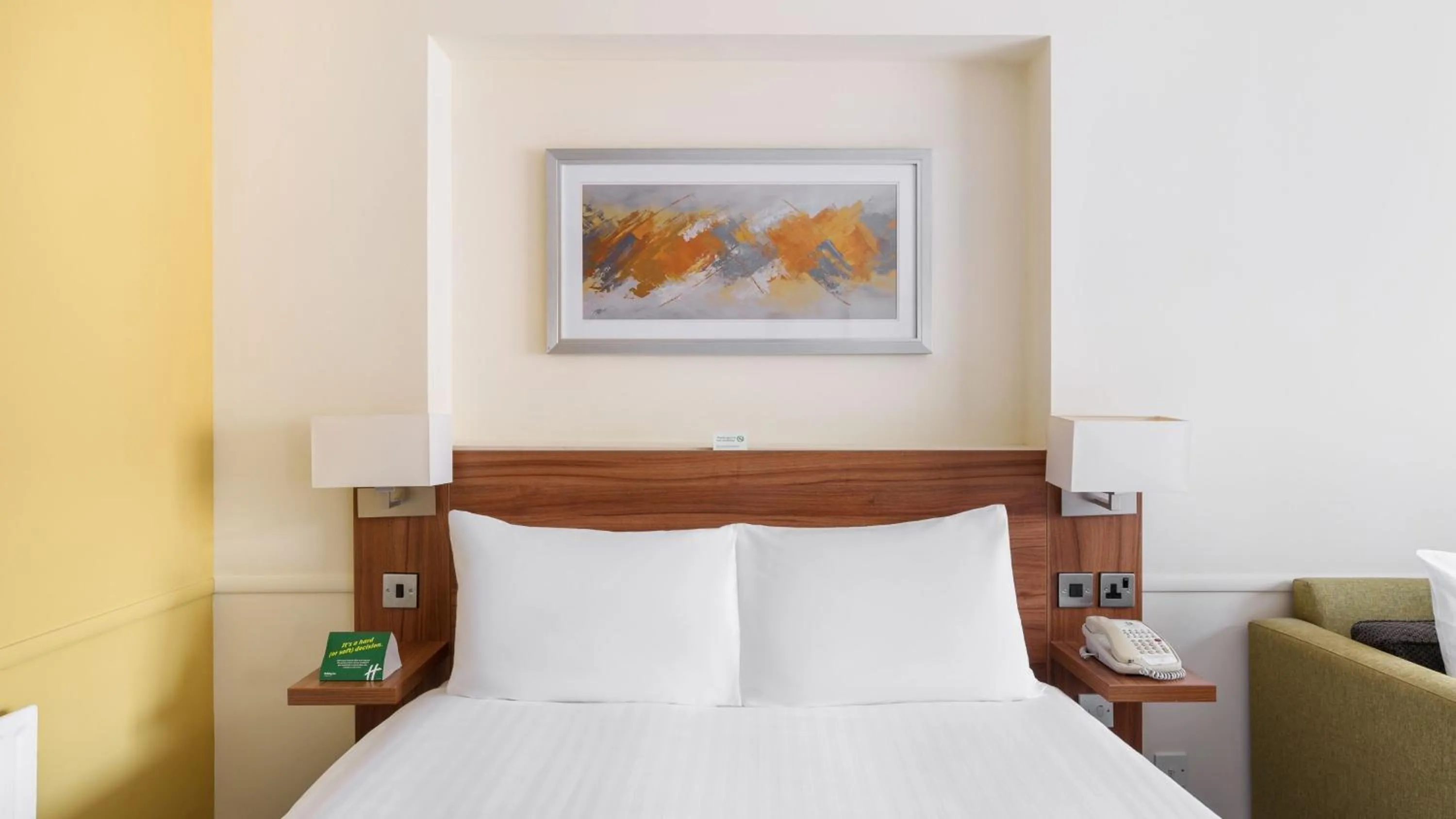 Photo of the whole room, Bed in Holiday Inn Swindon by IHG