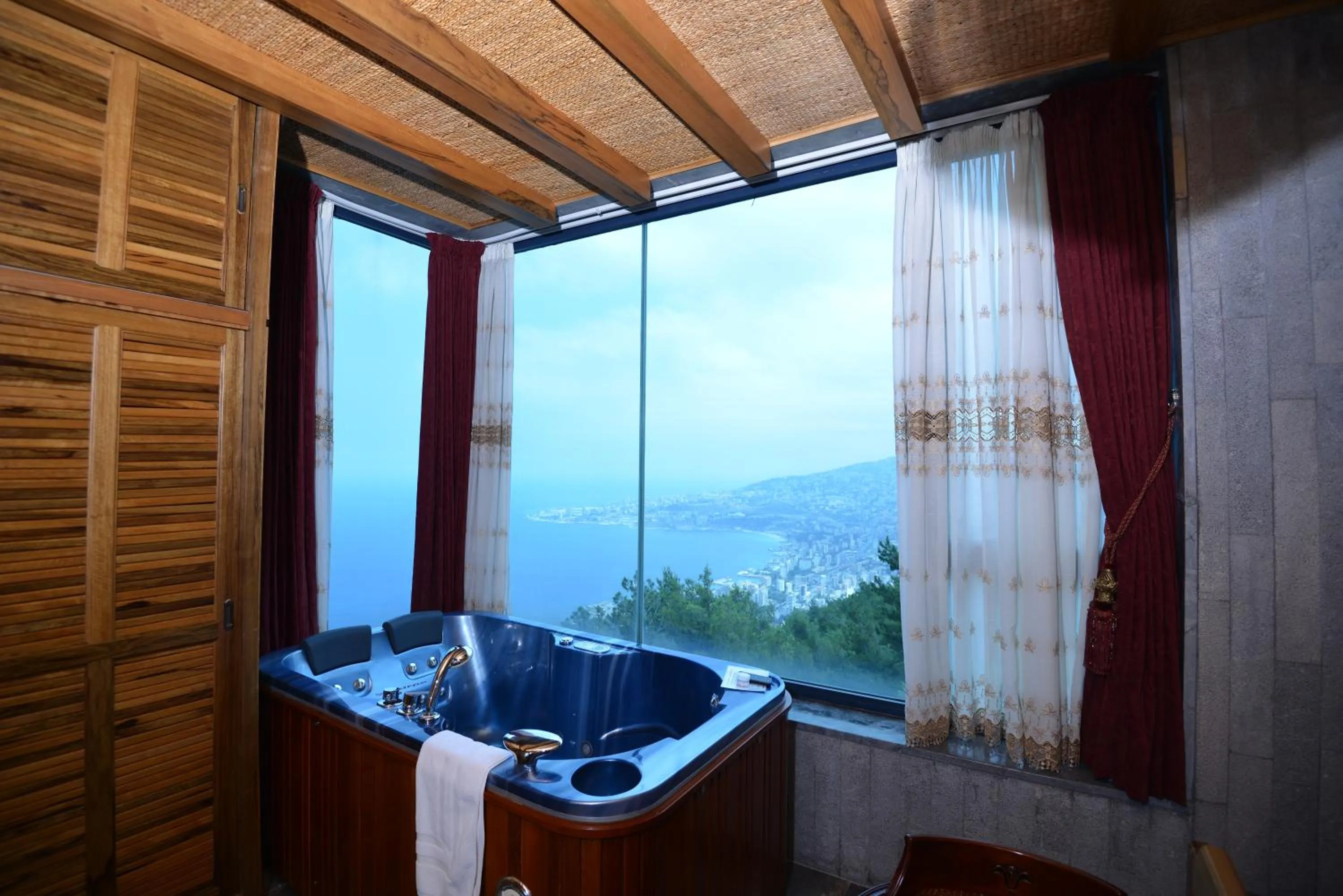 Hot Tub in Bay Lodge Boutique Hotel