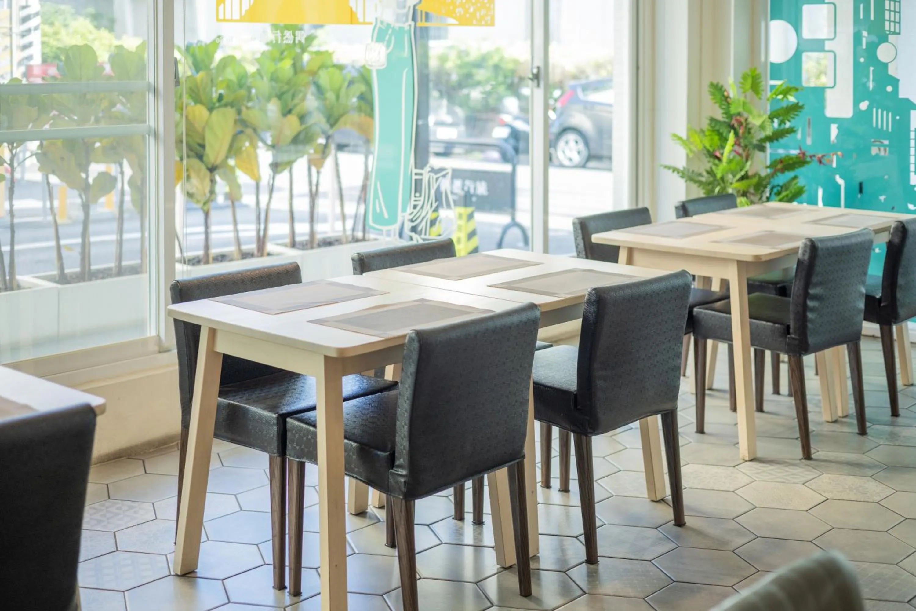 Restaurant/places to eat in Meant To Be