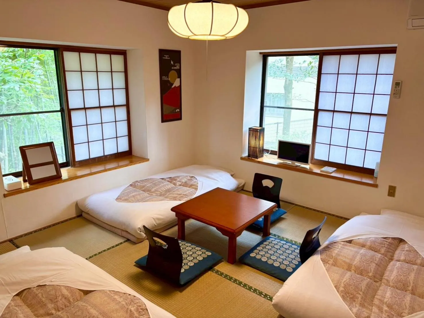 Photo of the whole room, Bed in Fuji-Hakone Guest House