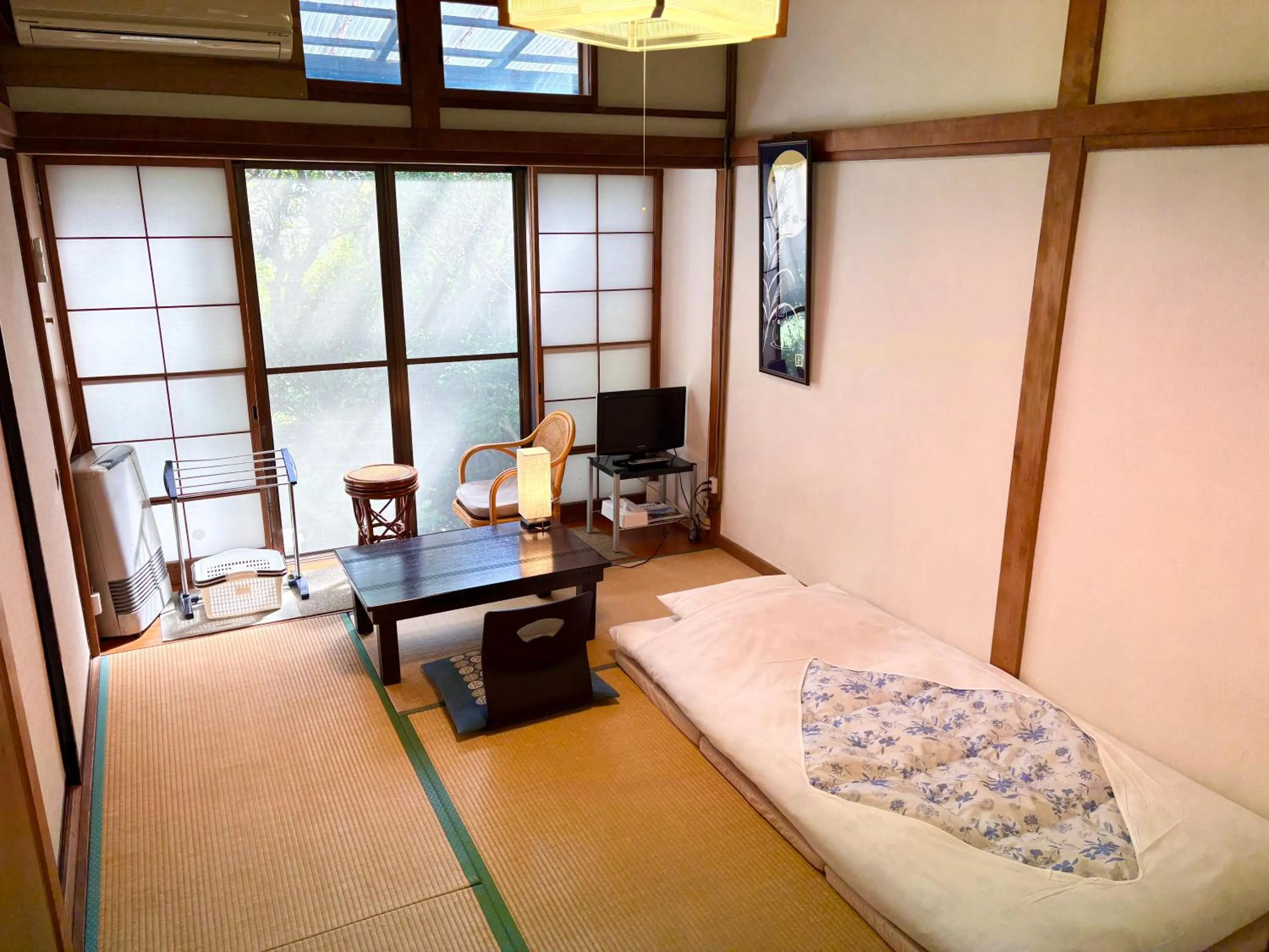 TV and multimedia, Bed in Fuji-Hakone Guest House