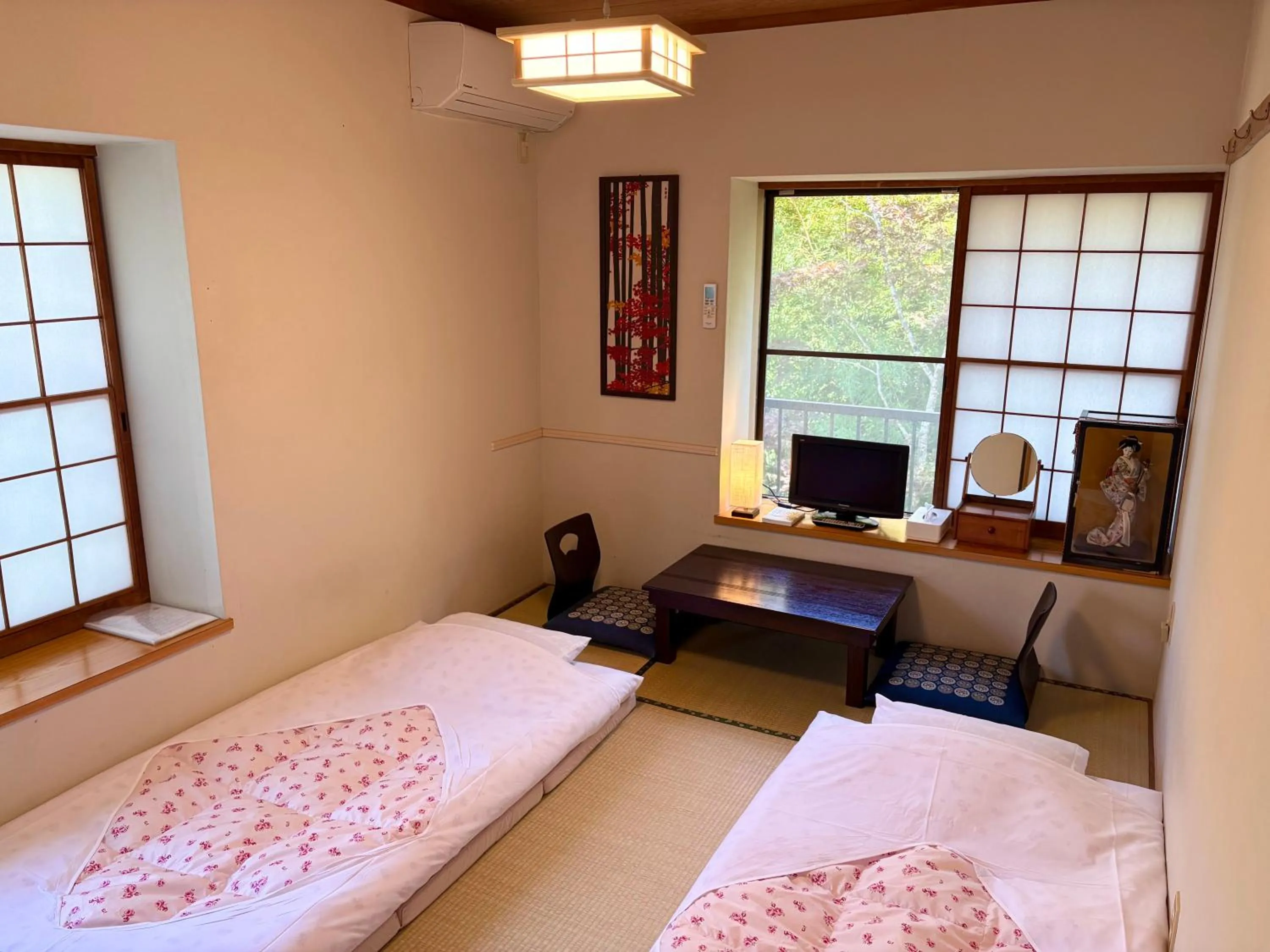 Photo of the whole room, Bed in Fuji-Hakone Guest House
