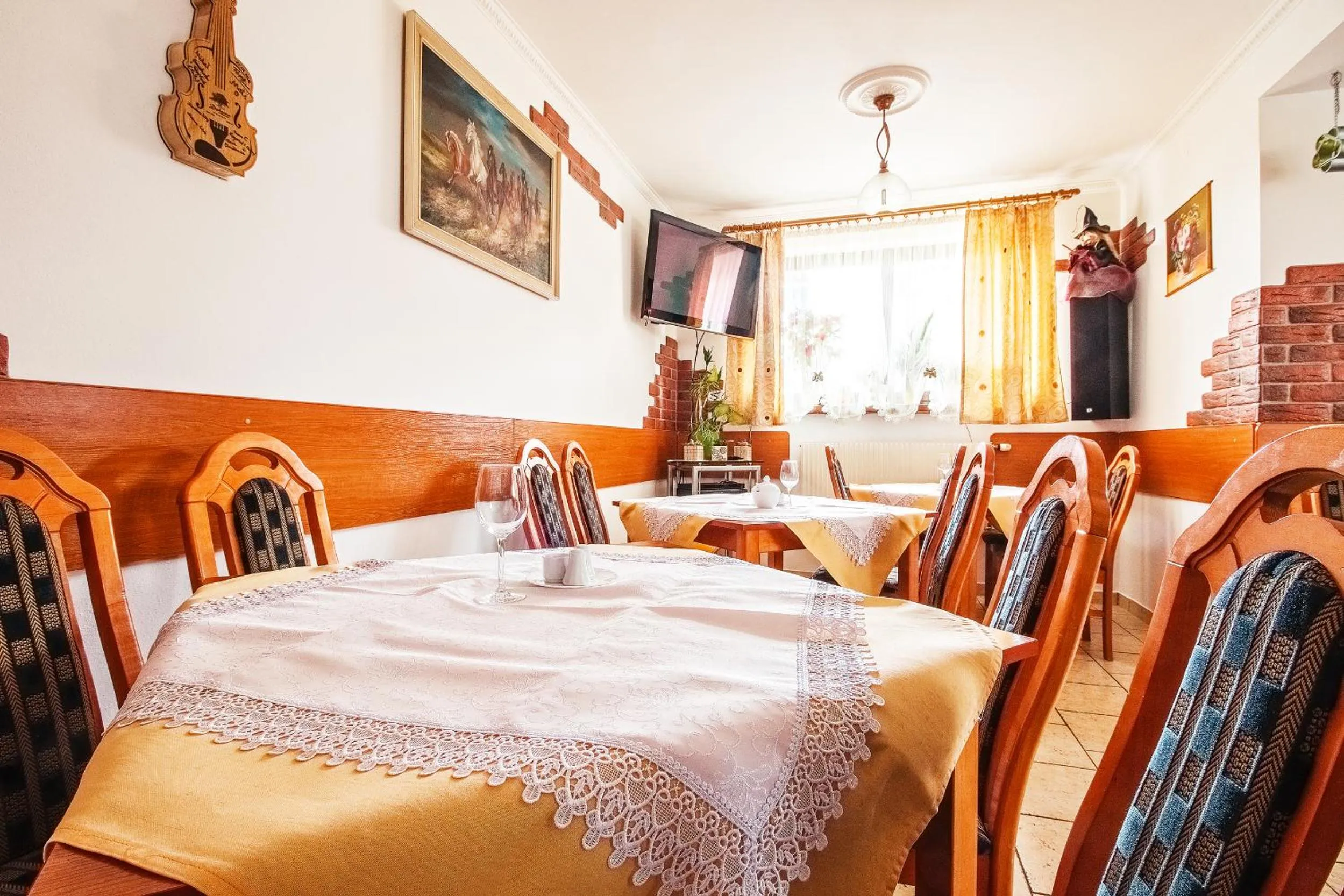 Restaurant/places to eat in Chata pod Jemiołą