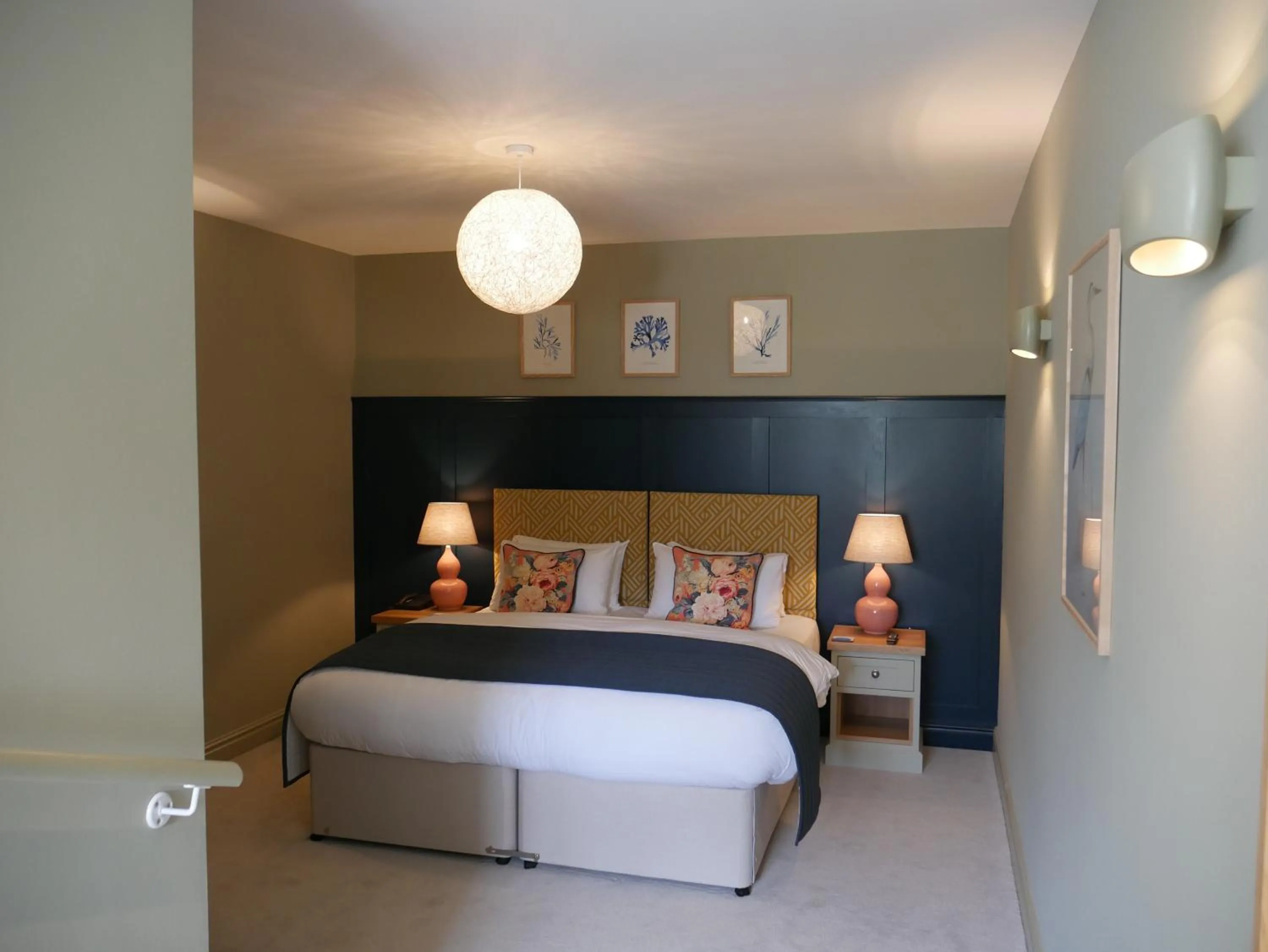 Deluxe Double Room with Shower in Caley Hall