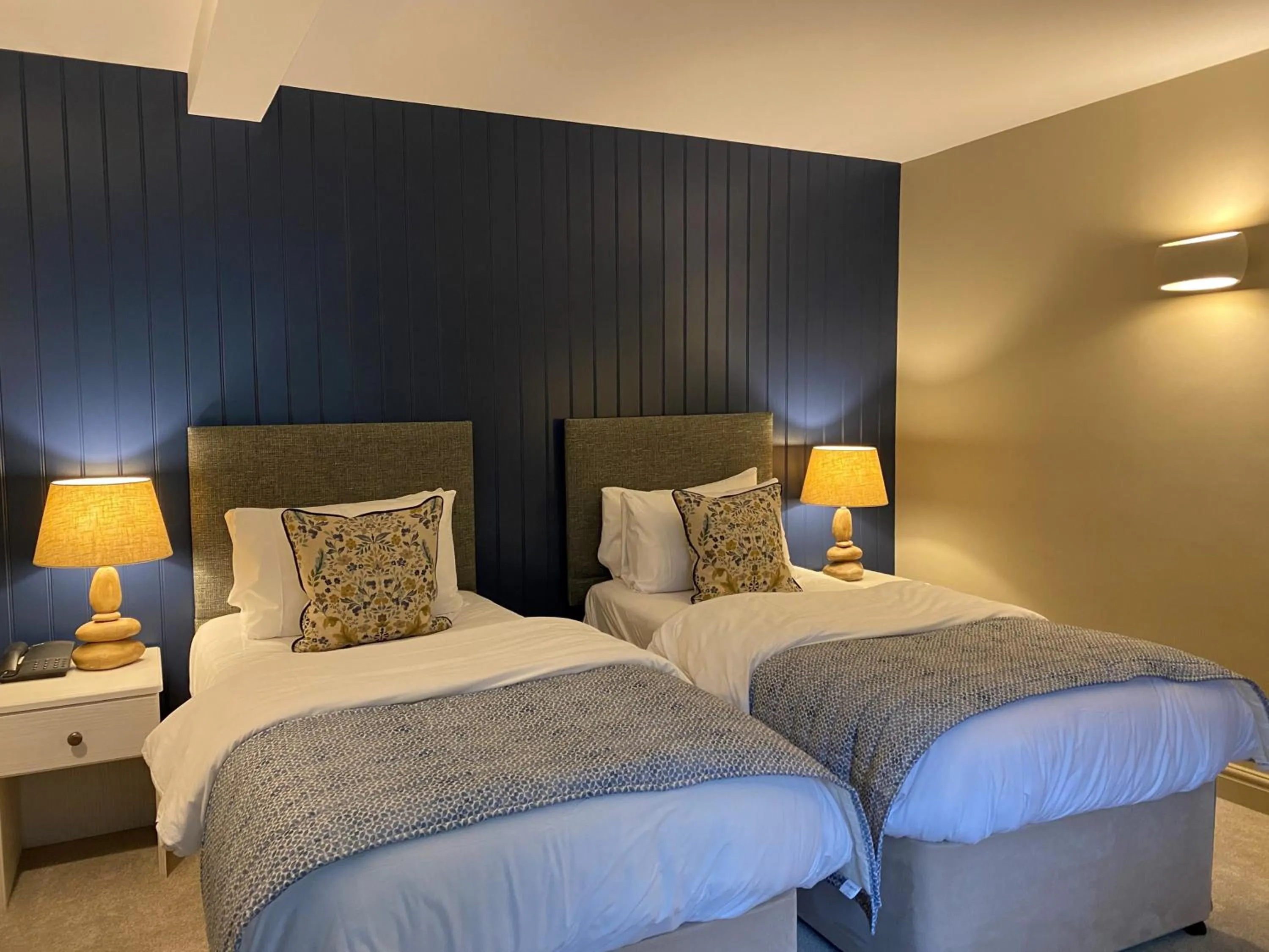 Bedroom, Bed in Caley Hall