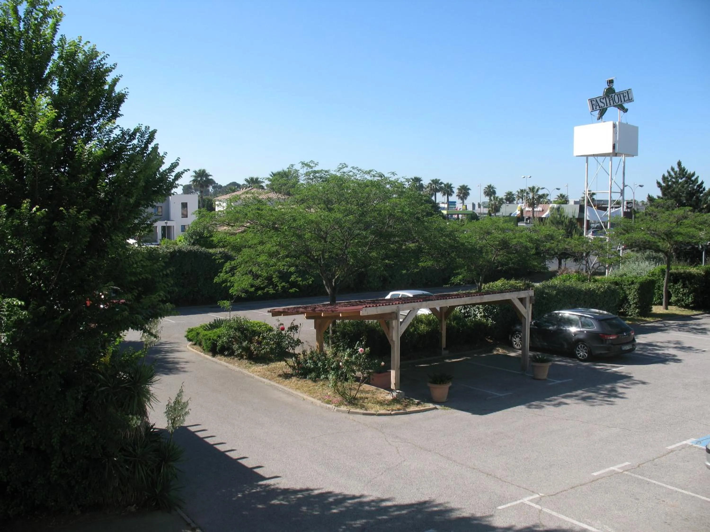 Summer in Fasthotel Montpellier Baillargues