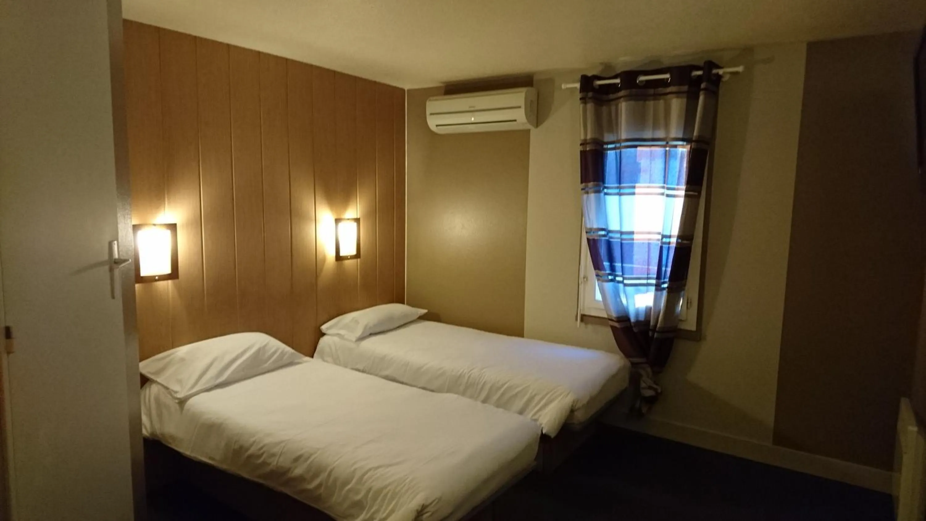 Bedroom, Bed in Fasthotel Montpellier Baillargues