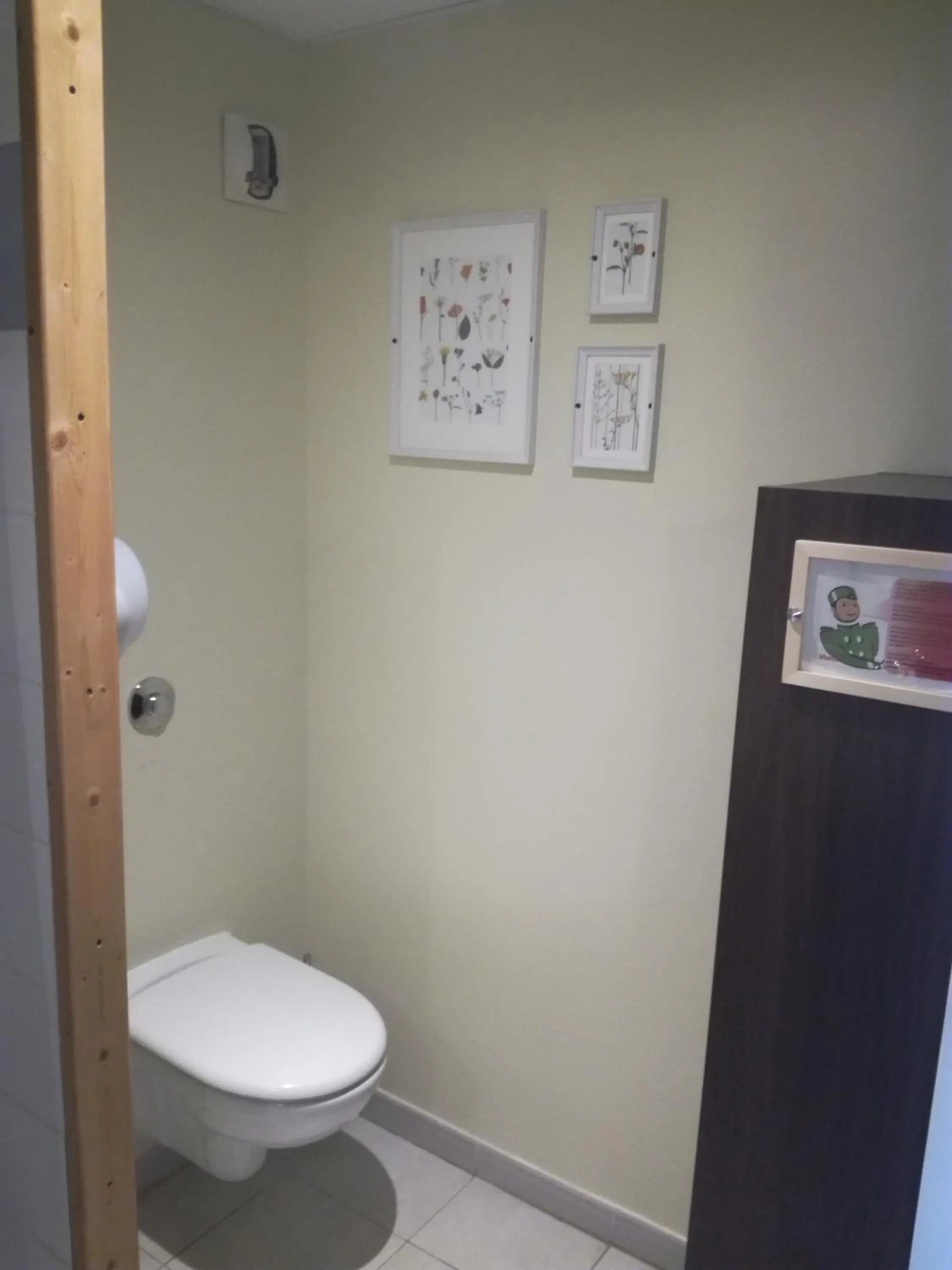 Toilet in Fasthotel Montpellier Baillargues