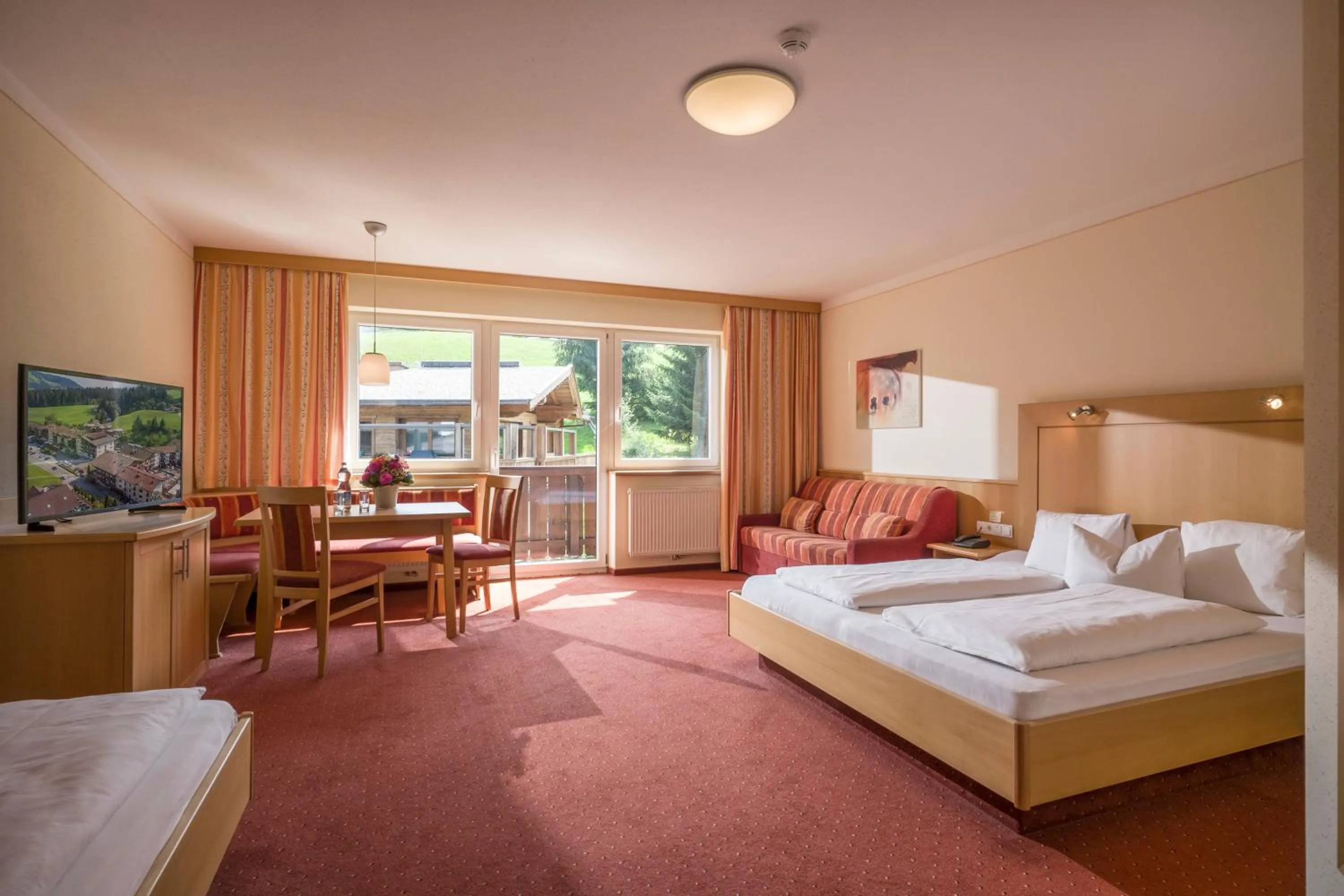 Photo of the whole room, Bed in Lifthotel