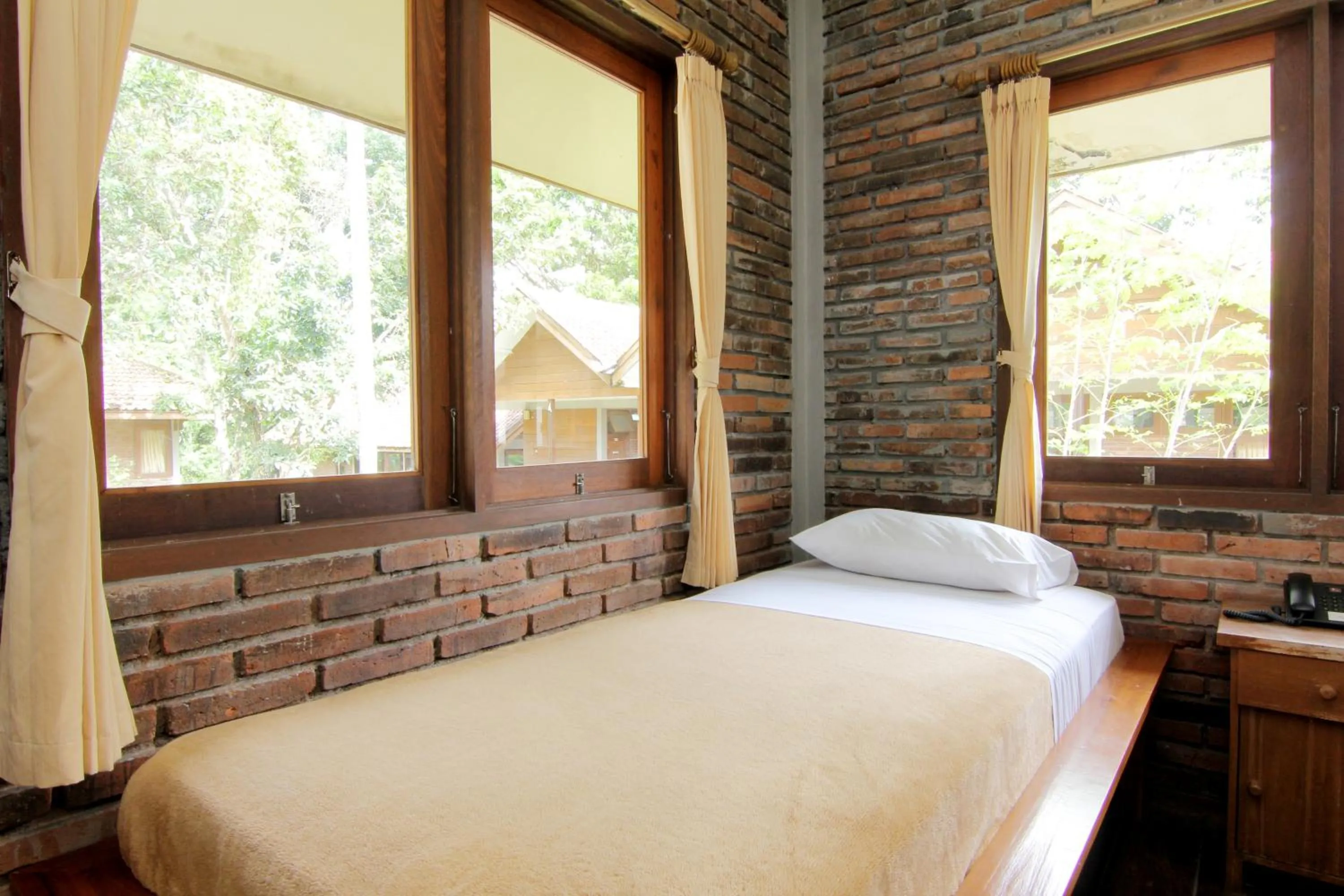 Bedroom, Bed in Disaster Oasis