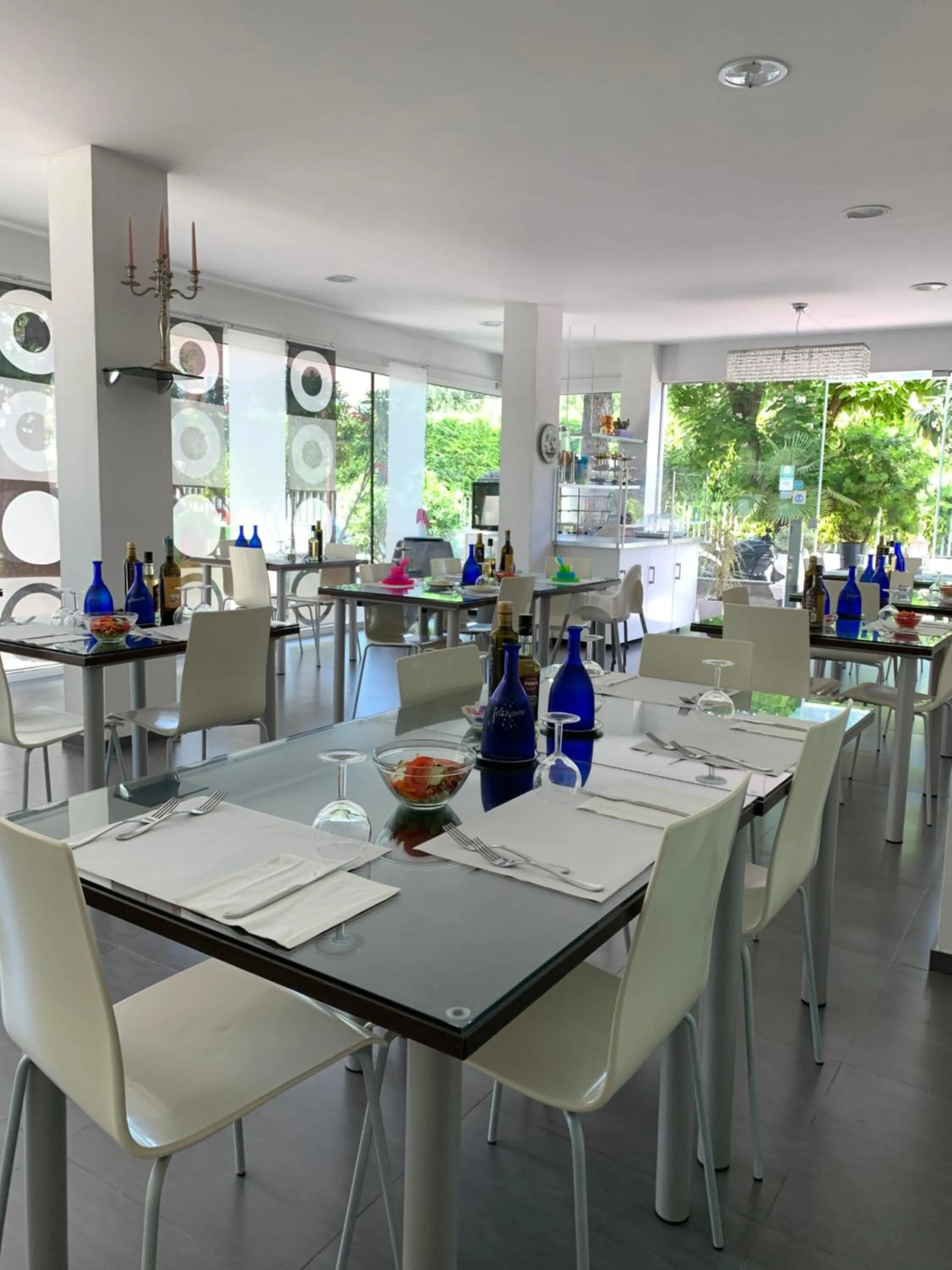 Restaurant/places to eat in Villa Liliana