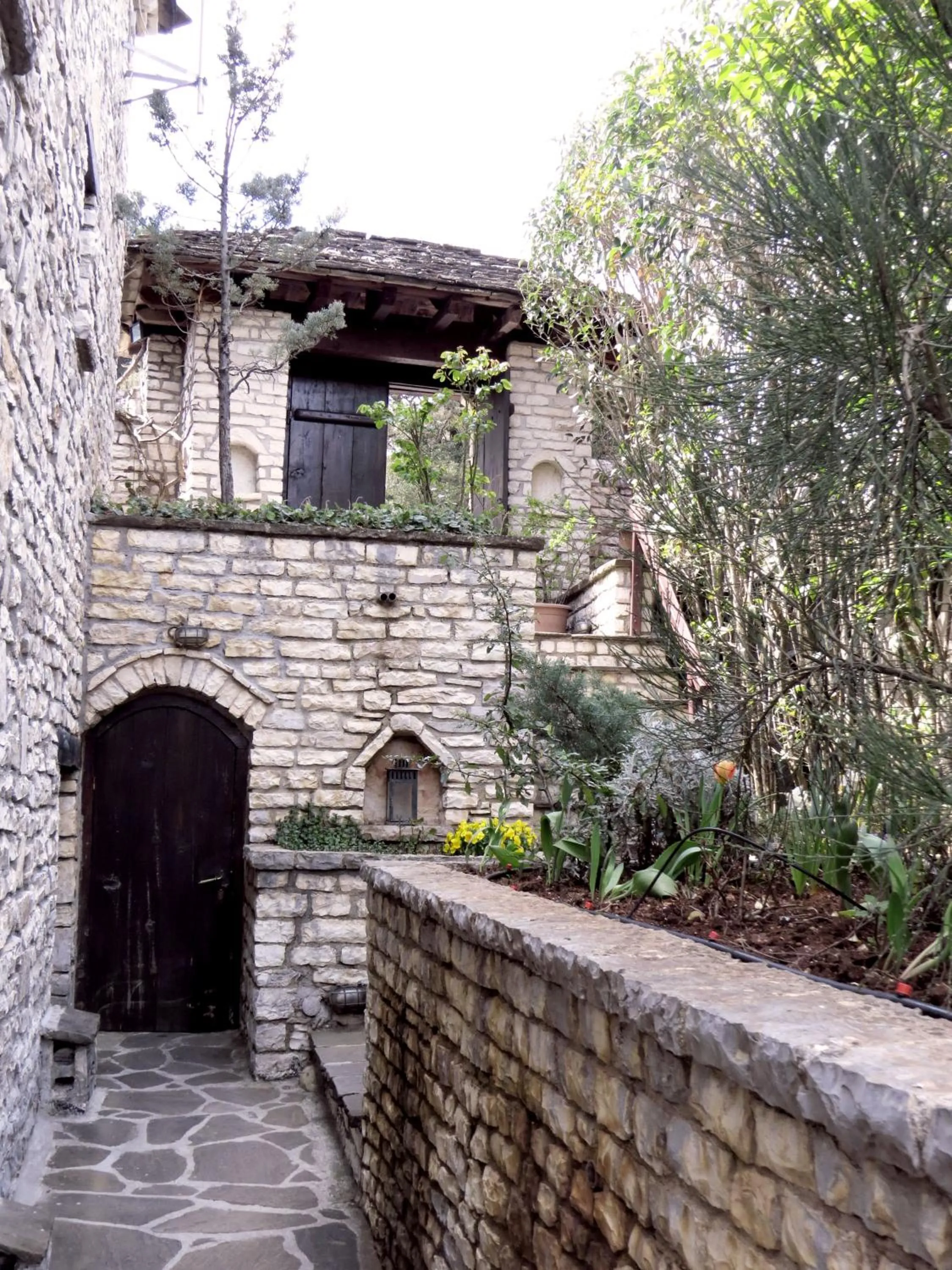 Facade/entrance in Arhontiko Aristis