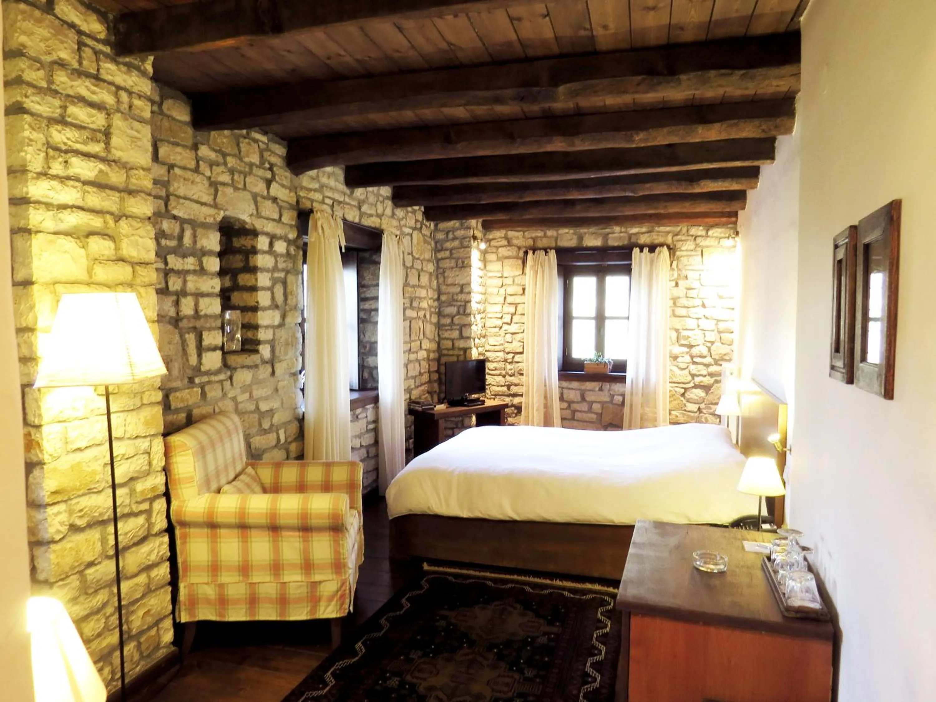 Day, Bed in Arhontiko Aristis