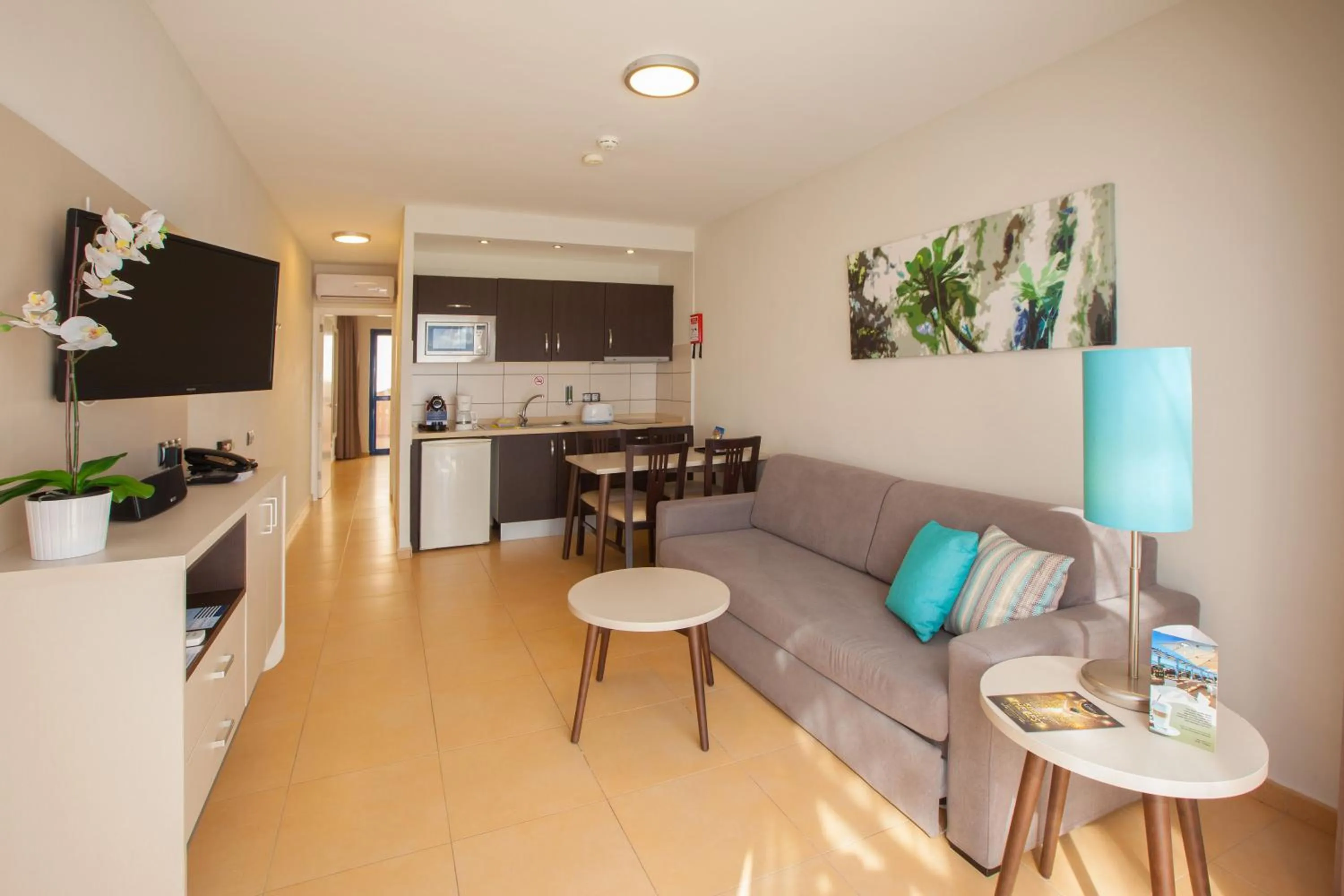 Kitchen or kitchenette in Grupotel Playa Feliz