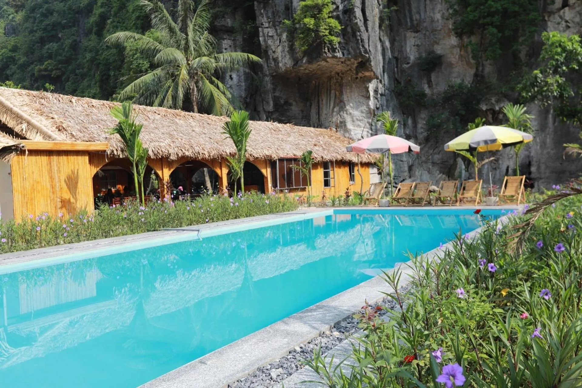 Decorative detail in Tam Coc Valley Bung