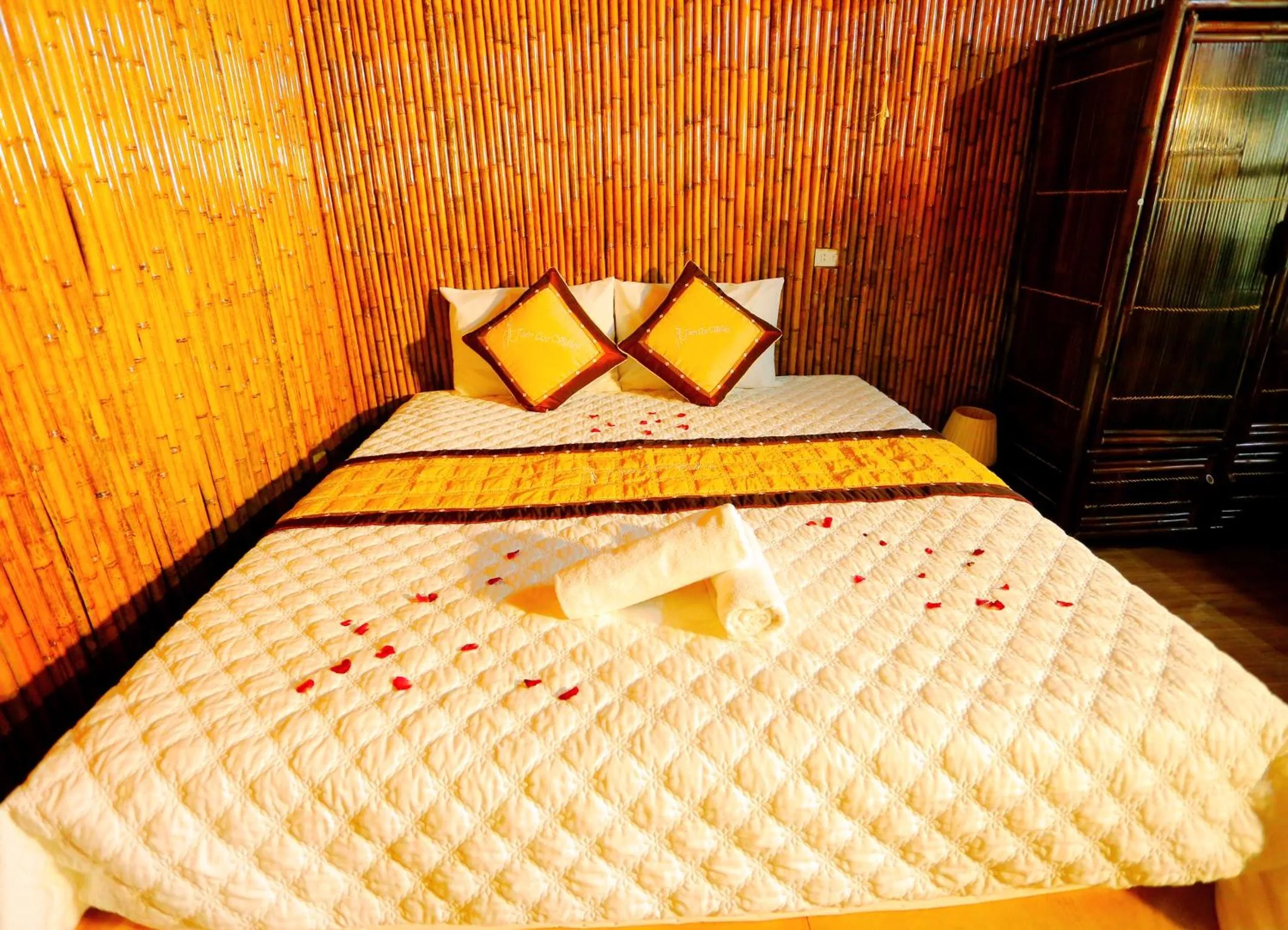 Bed in Tam Coc Valley Bung