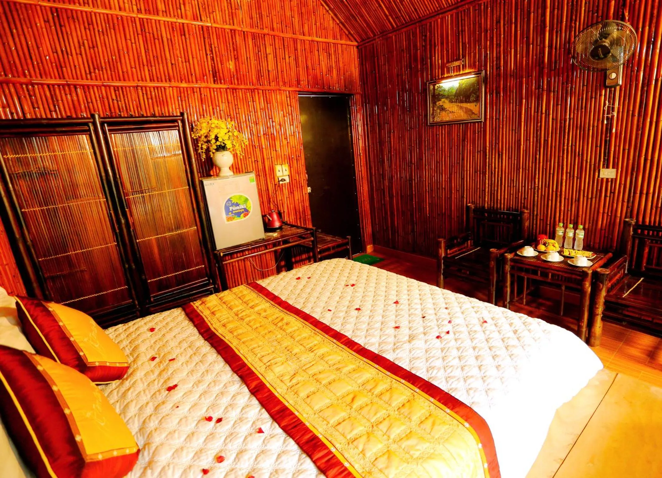 Photo of the whole room in Tam Coc Valley Bung