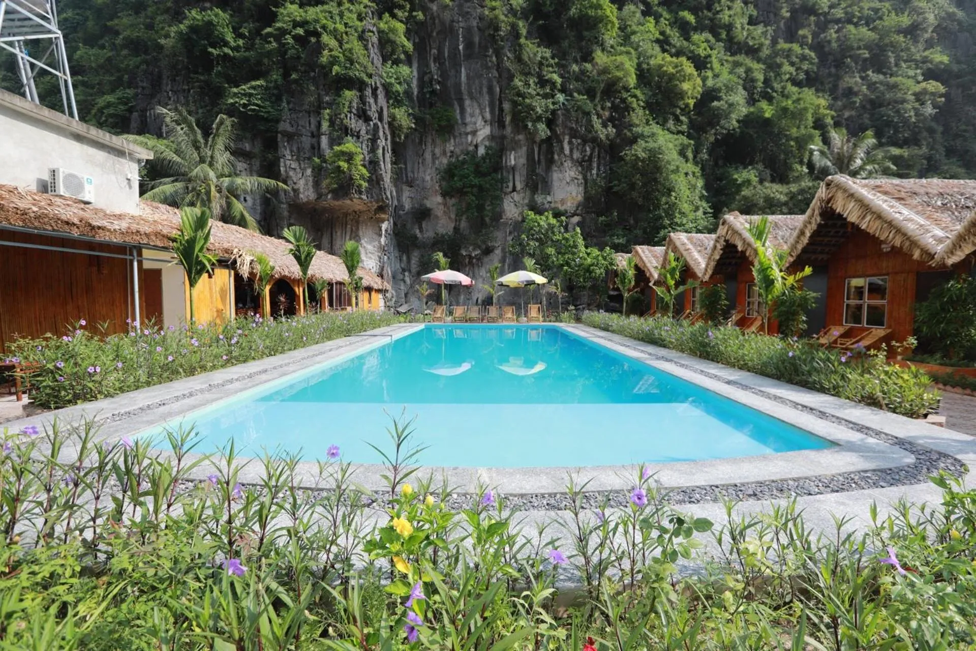 Swimming pool in Tam Coc Valley Bung