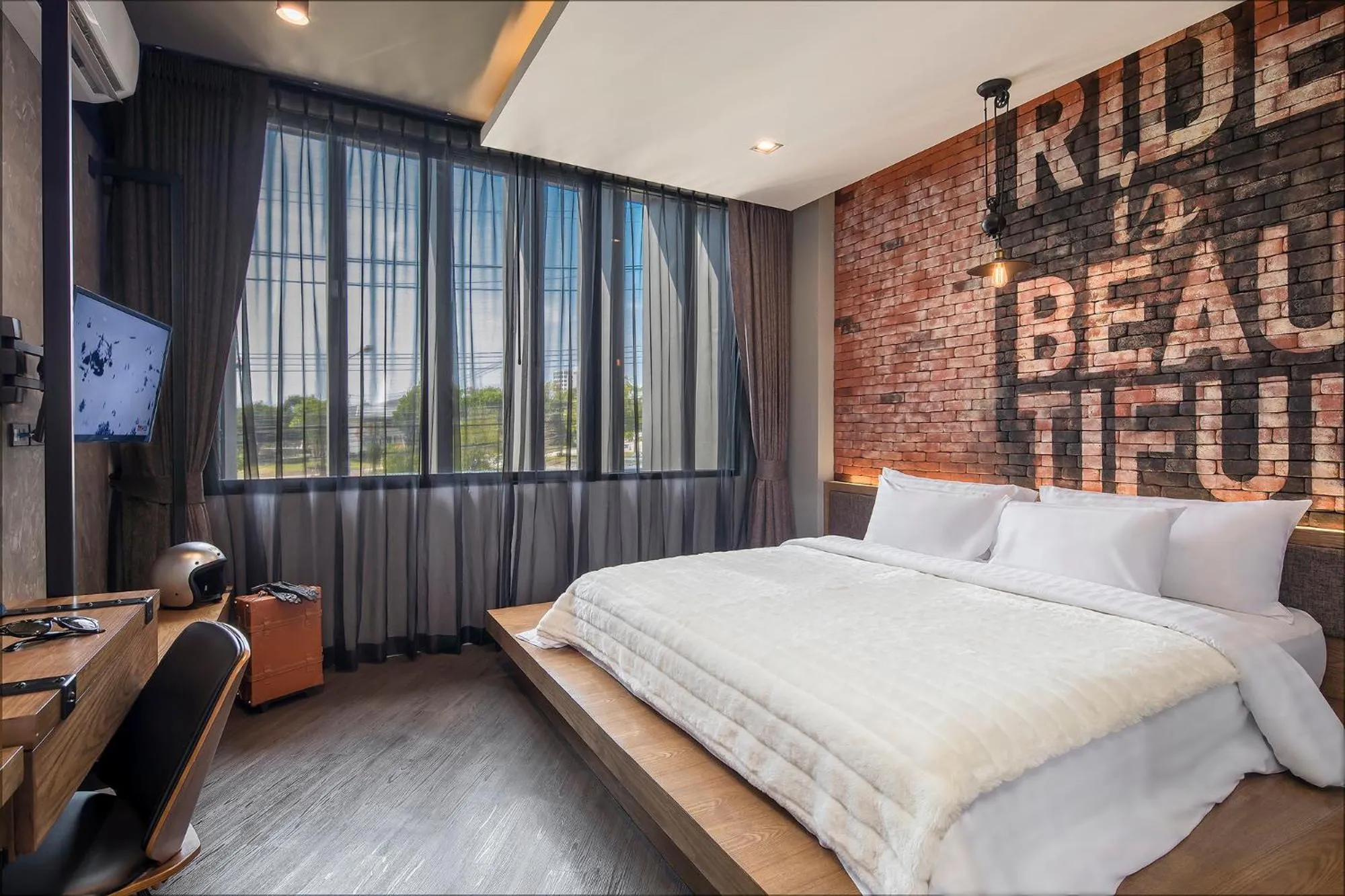 Bedroom, Bed in Wheeler Bed &Bike