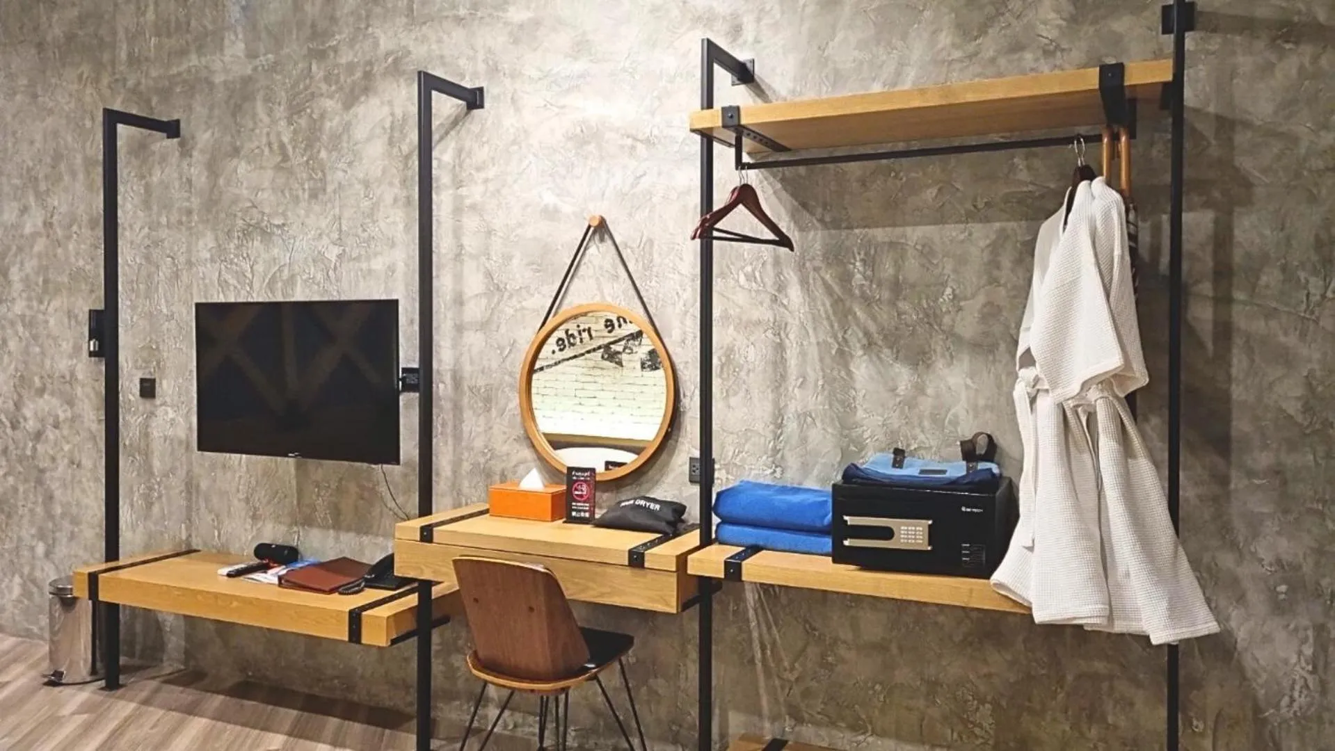 Bedroom in Wheeler Bed &Bike