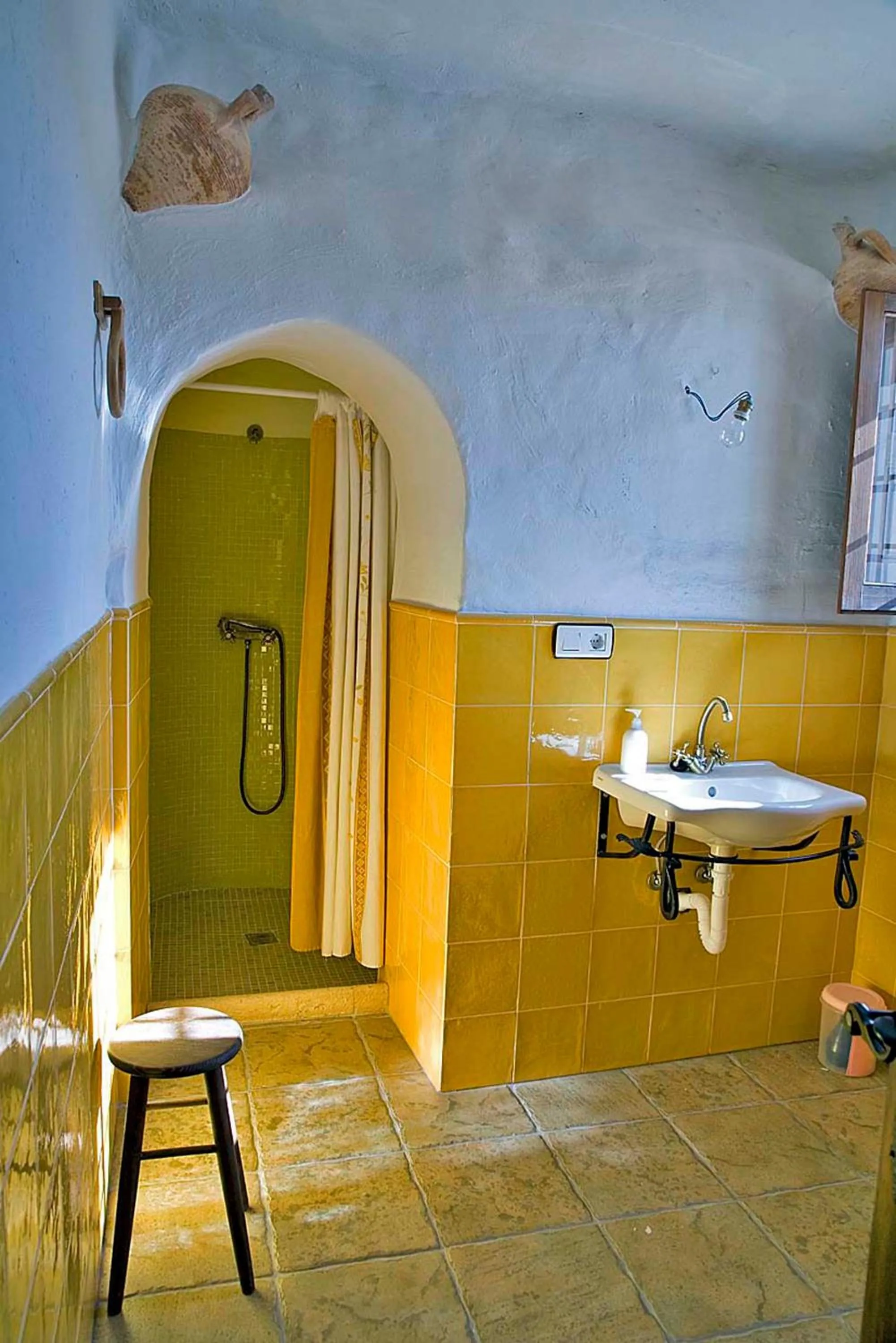 Shower in Cuevas La Atalaya