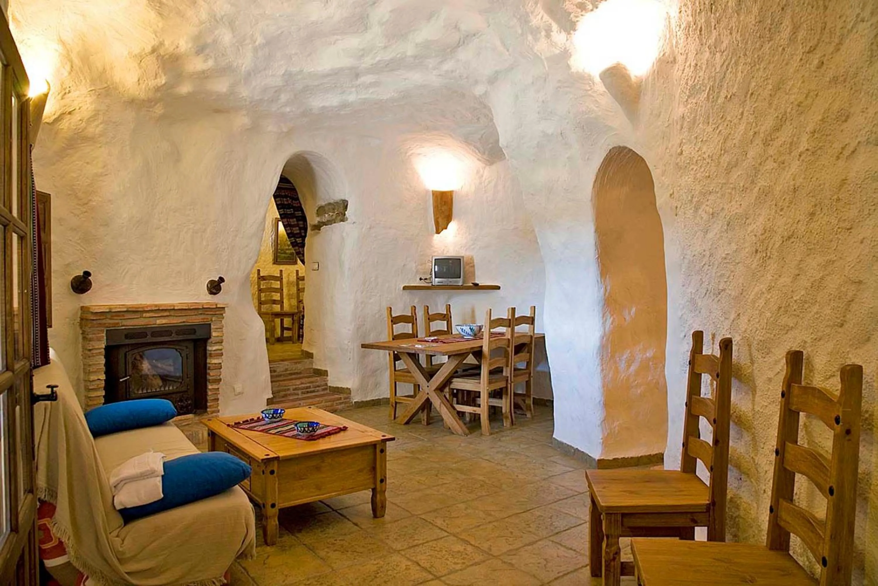 Photo of the whole room in Cuevas La Atalaya