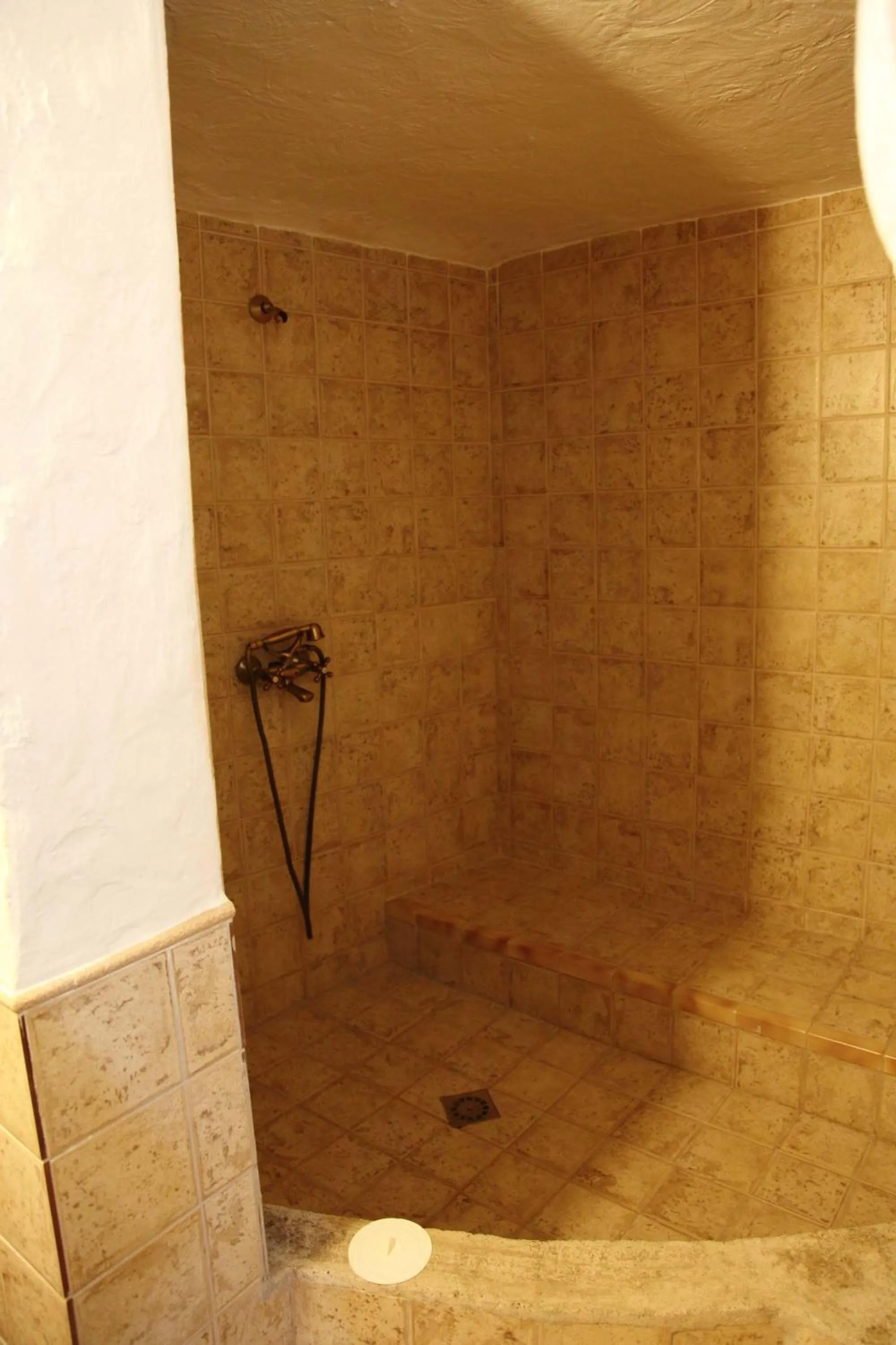 Shower in Cuevas La Atalaya