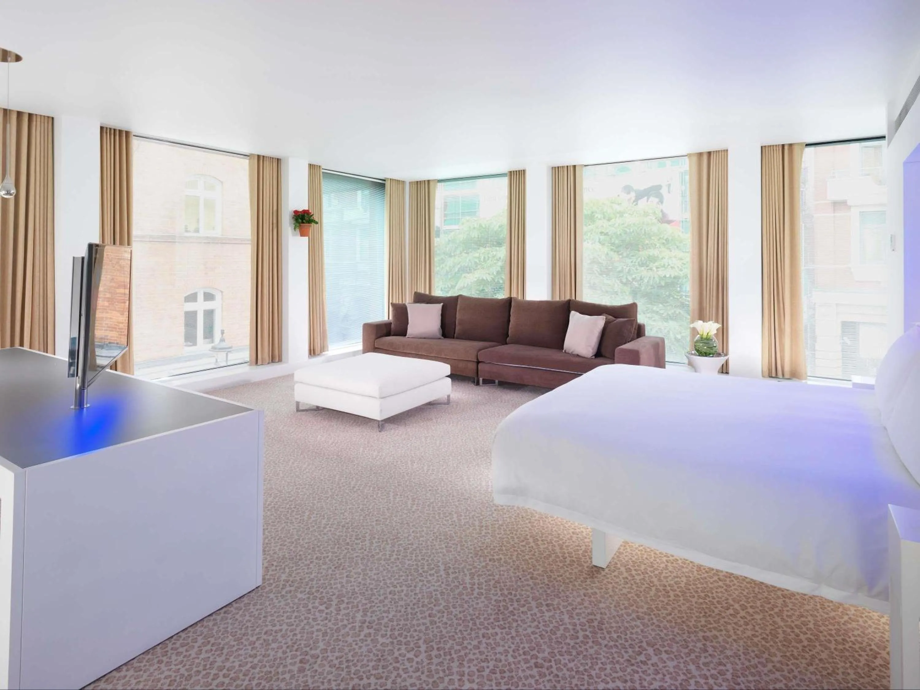 Bedroom, Bed in St Martins Lane London