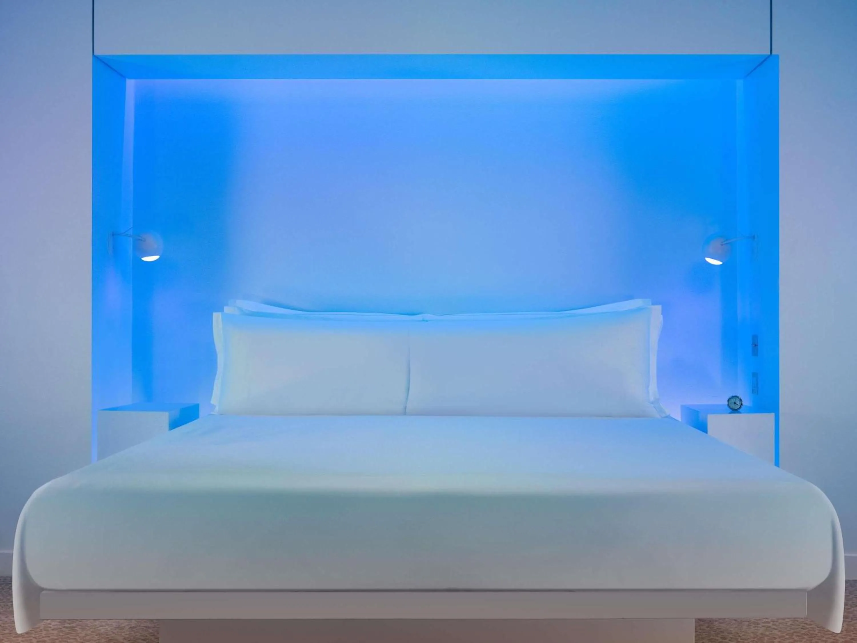 Bedroom, Bed in St Martins Lane London