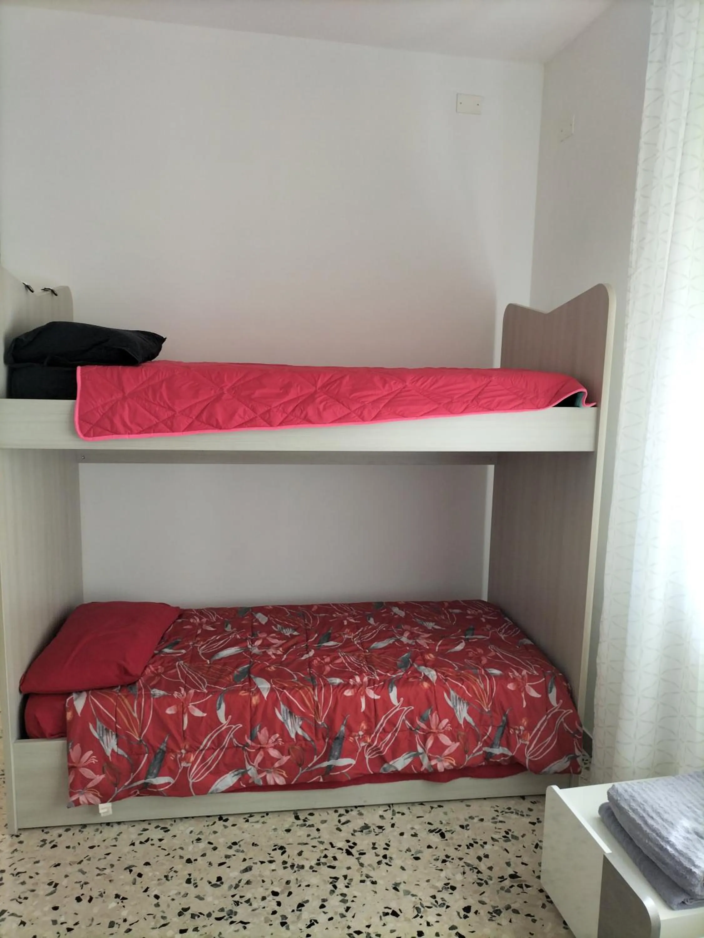 bunk bed, Bed in NOEMI & JULIENNE