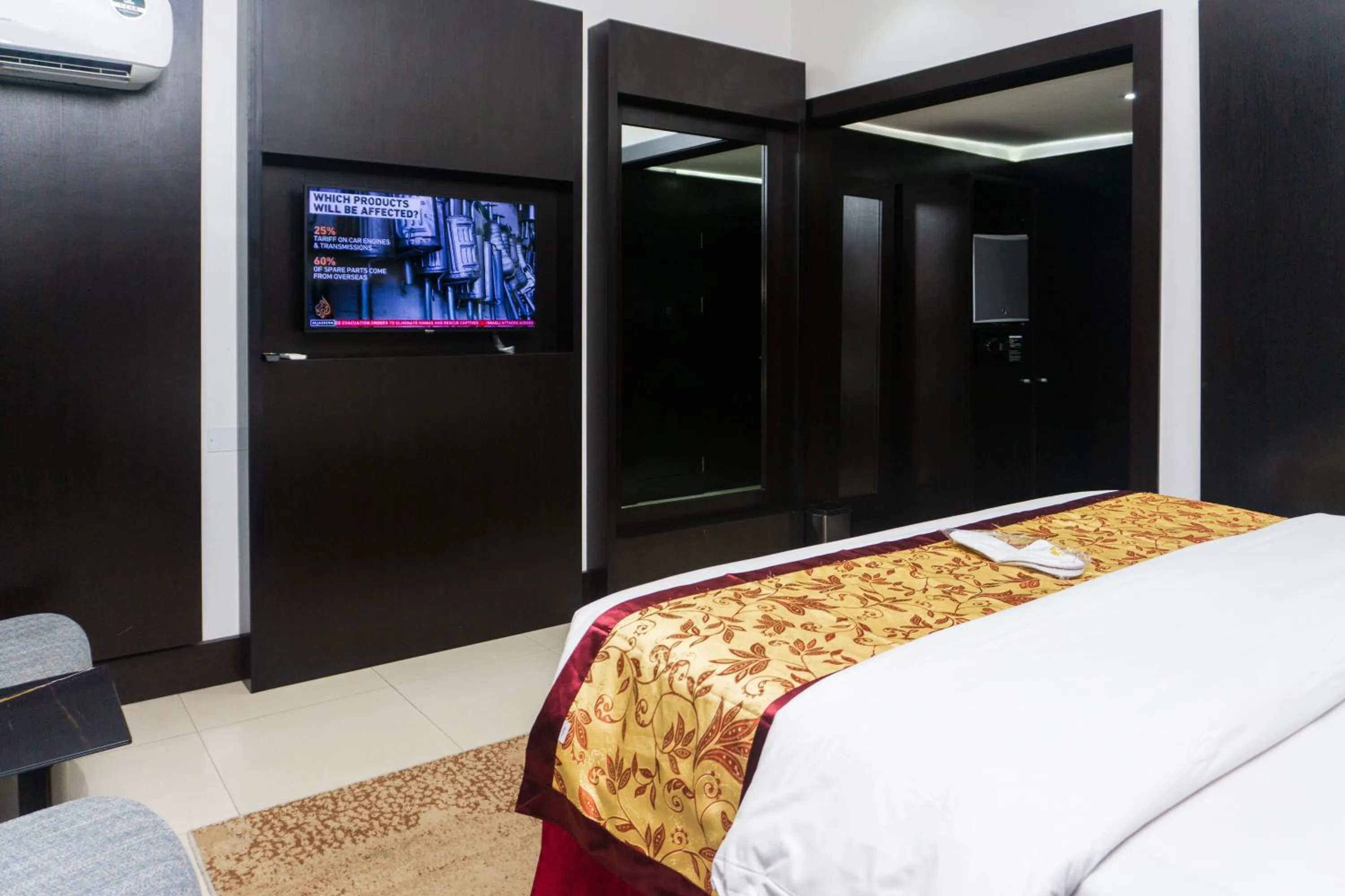 Bed in GreenPoint Hotel