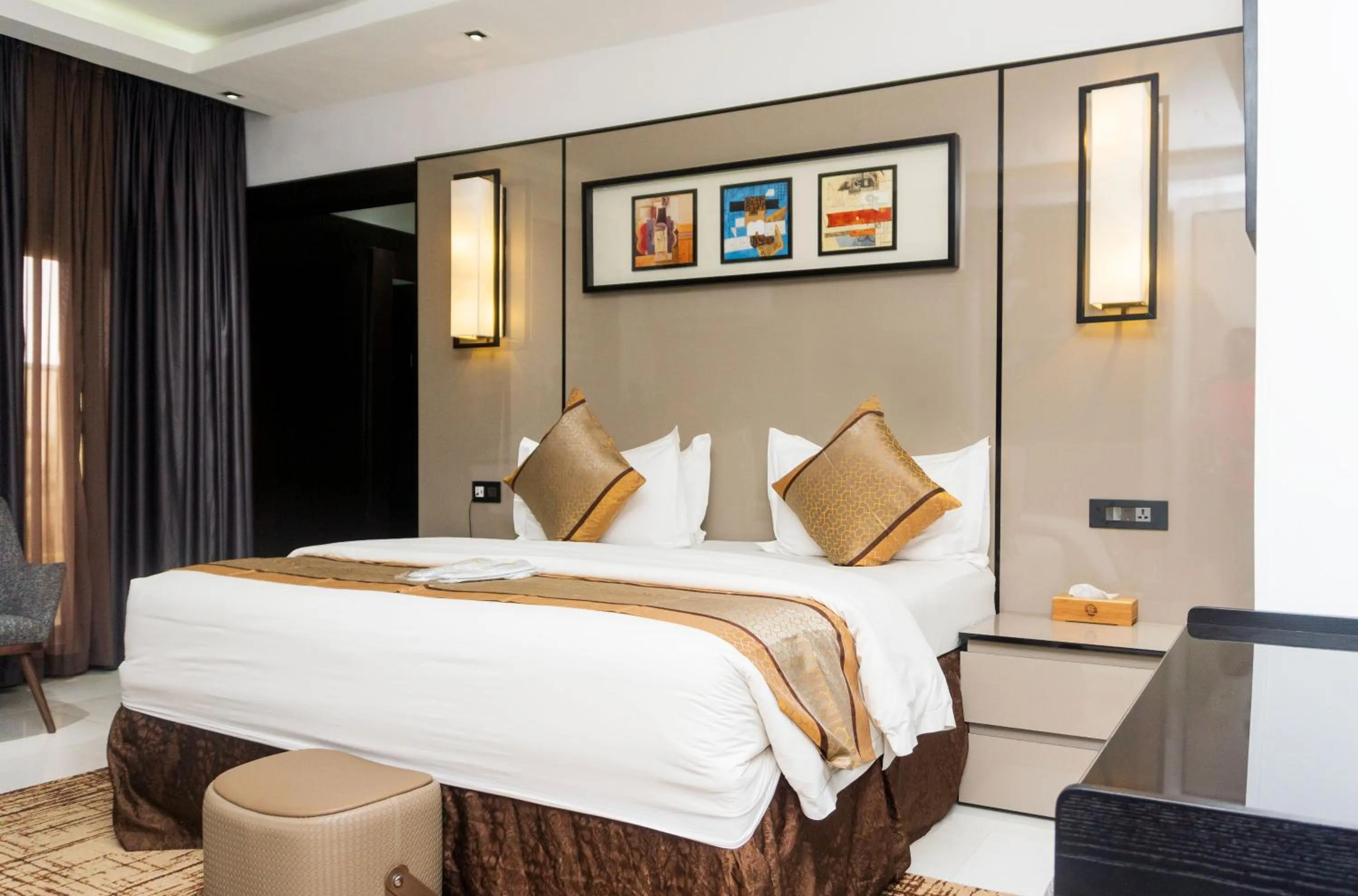 Bed in GreenPoint Hotel