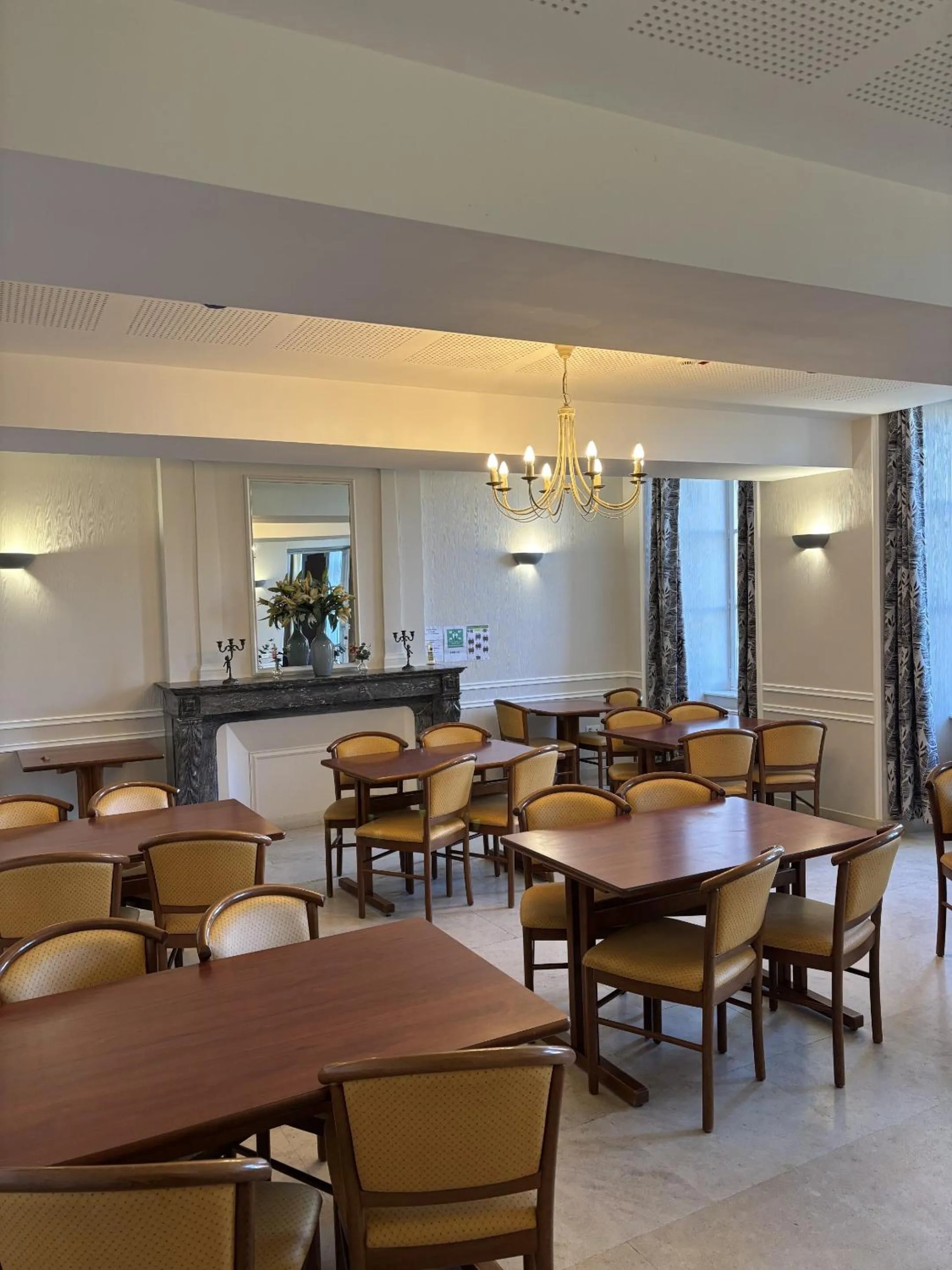 Dining area in Château du Bourg