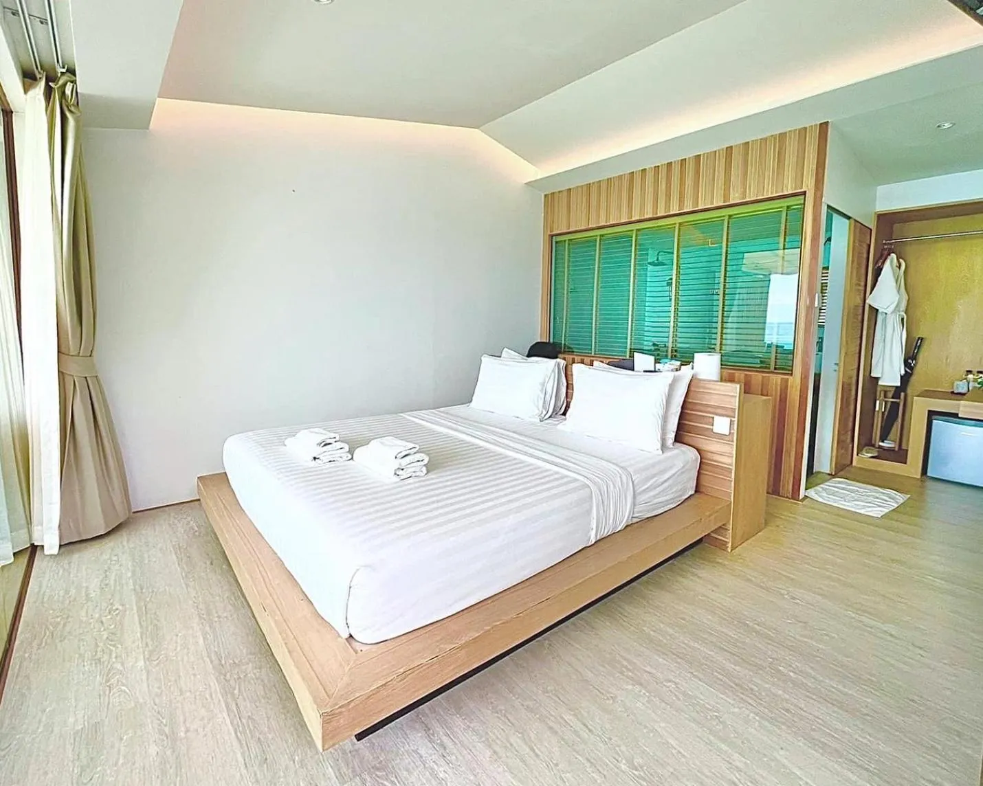 Bed in Sangthian Beach Resort