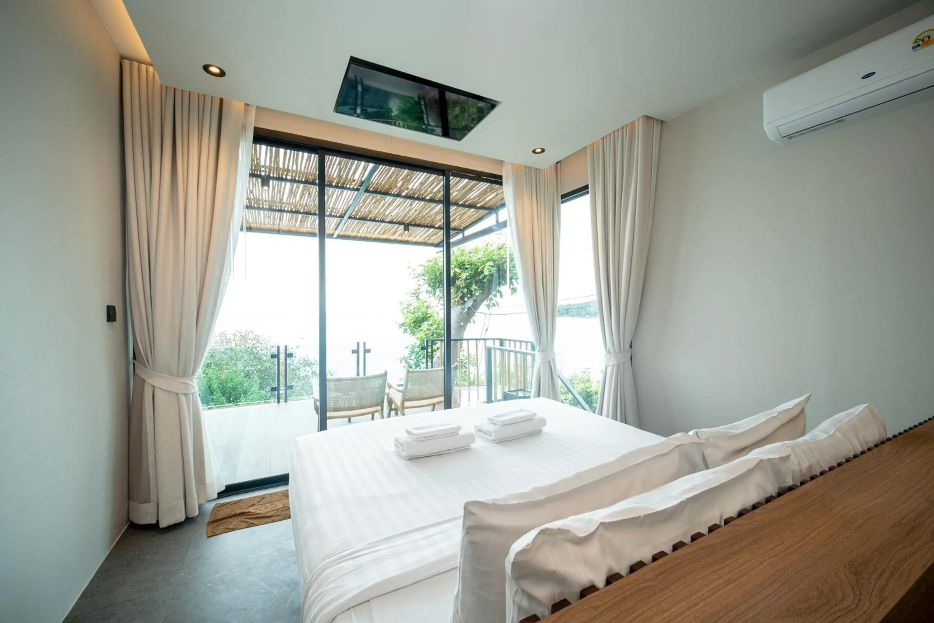 Bed in Sangthian Beach Resort