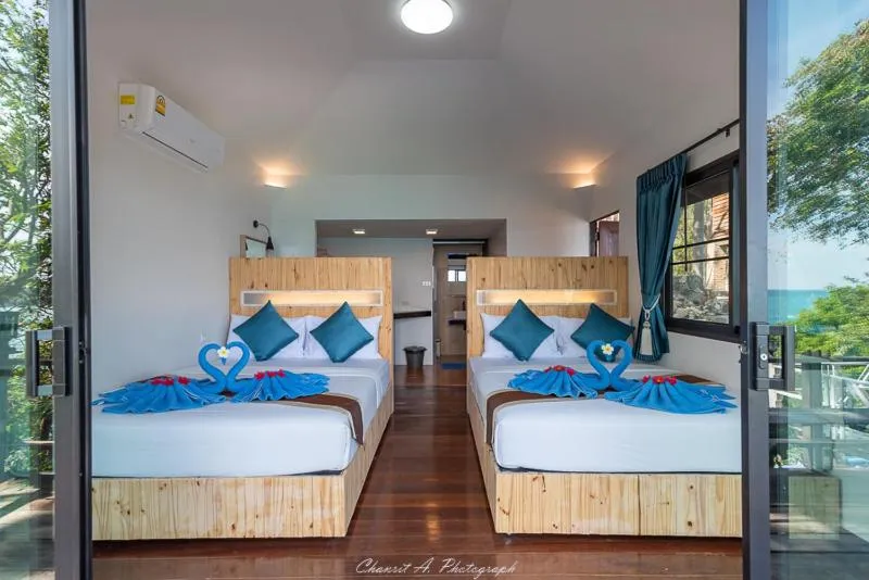 Bed in Sangthian Beach Resort