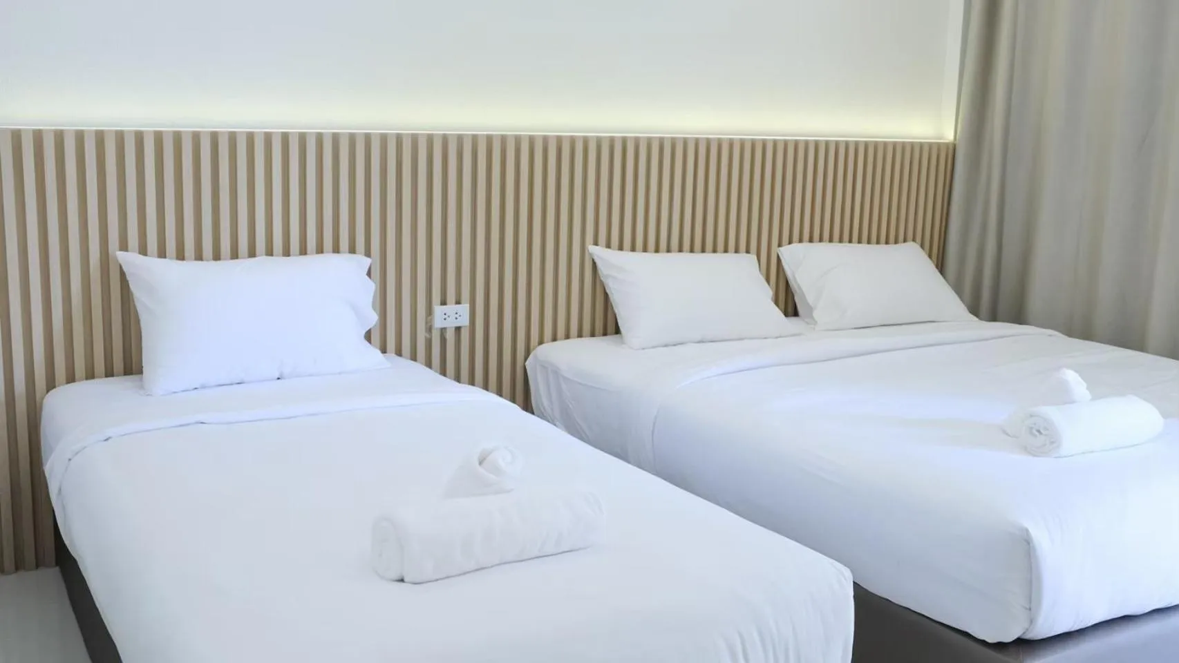 Bed in Sangthian Beach Resort